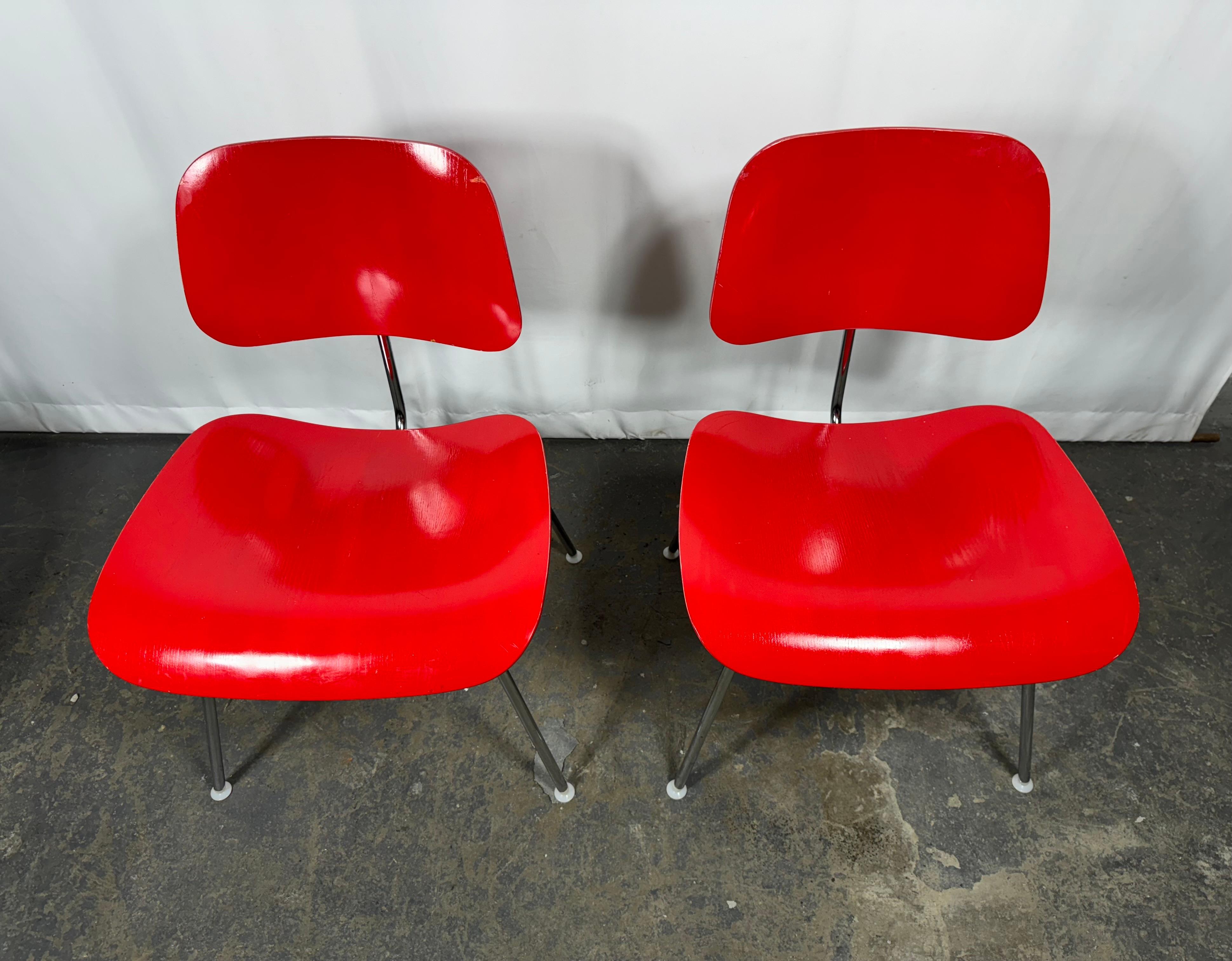 Métal Chaises DCM Charles and Ray Eames, Herman Miller, Dining, Chaise d'appoint en hêtre rouge en vente