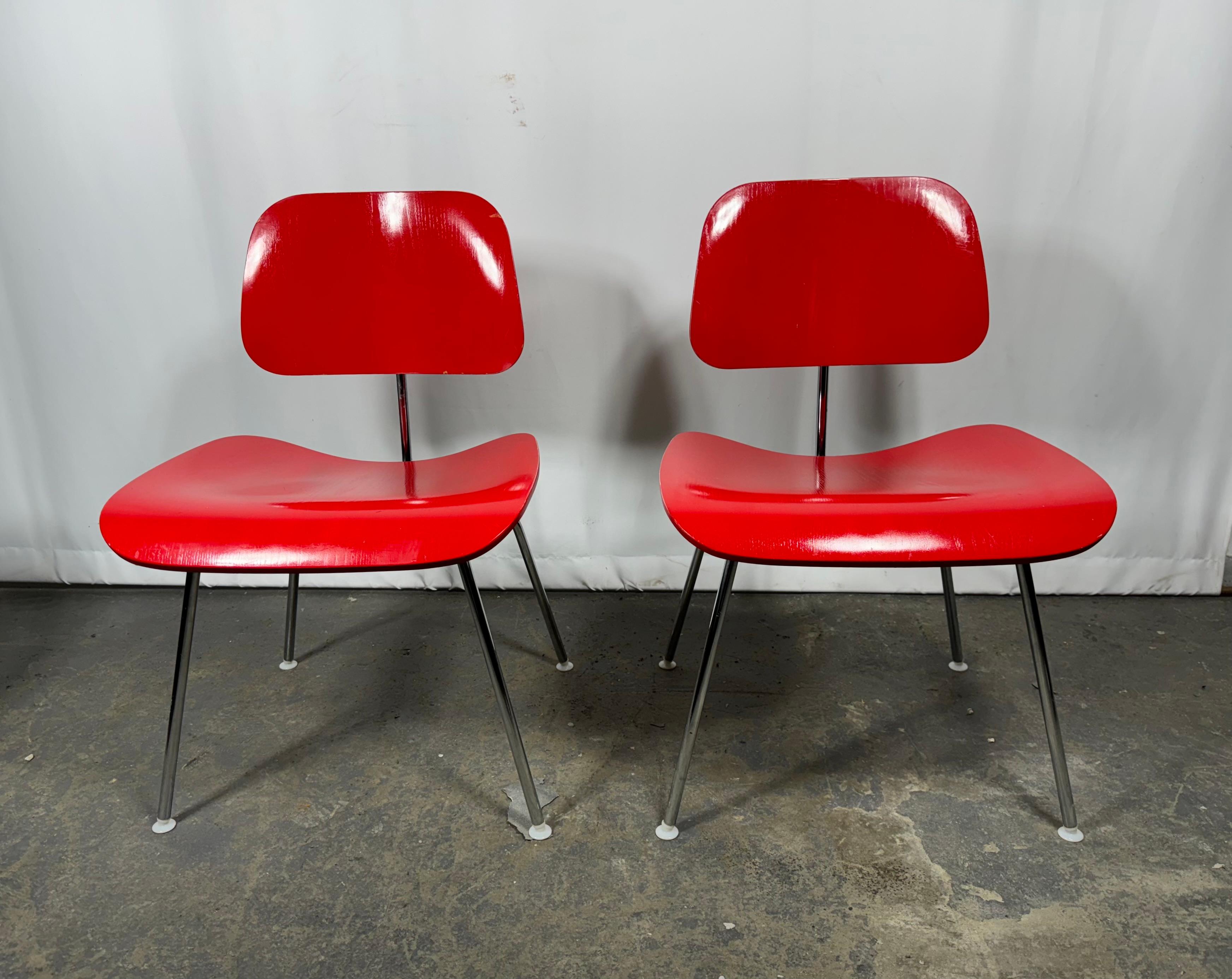Chaises DCM Charles and Ray Eames, Herman Miller, Dining, Chaise d'appoint en hêtre rouge en vente 1