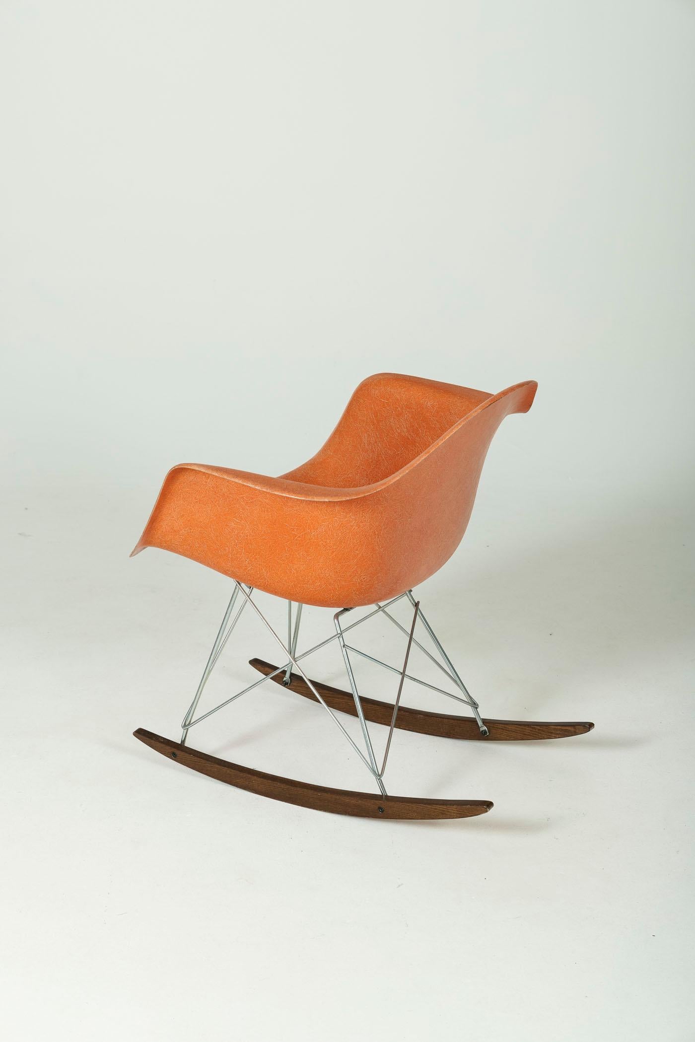 Plastic Charles and Ray Eames Rocking-chair, 1950s For Sale