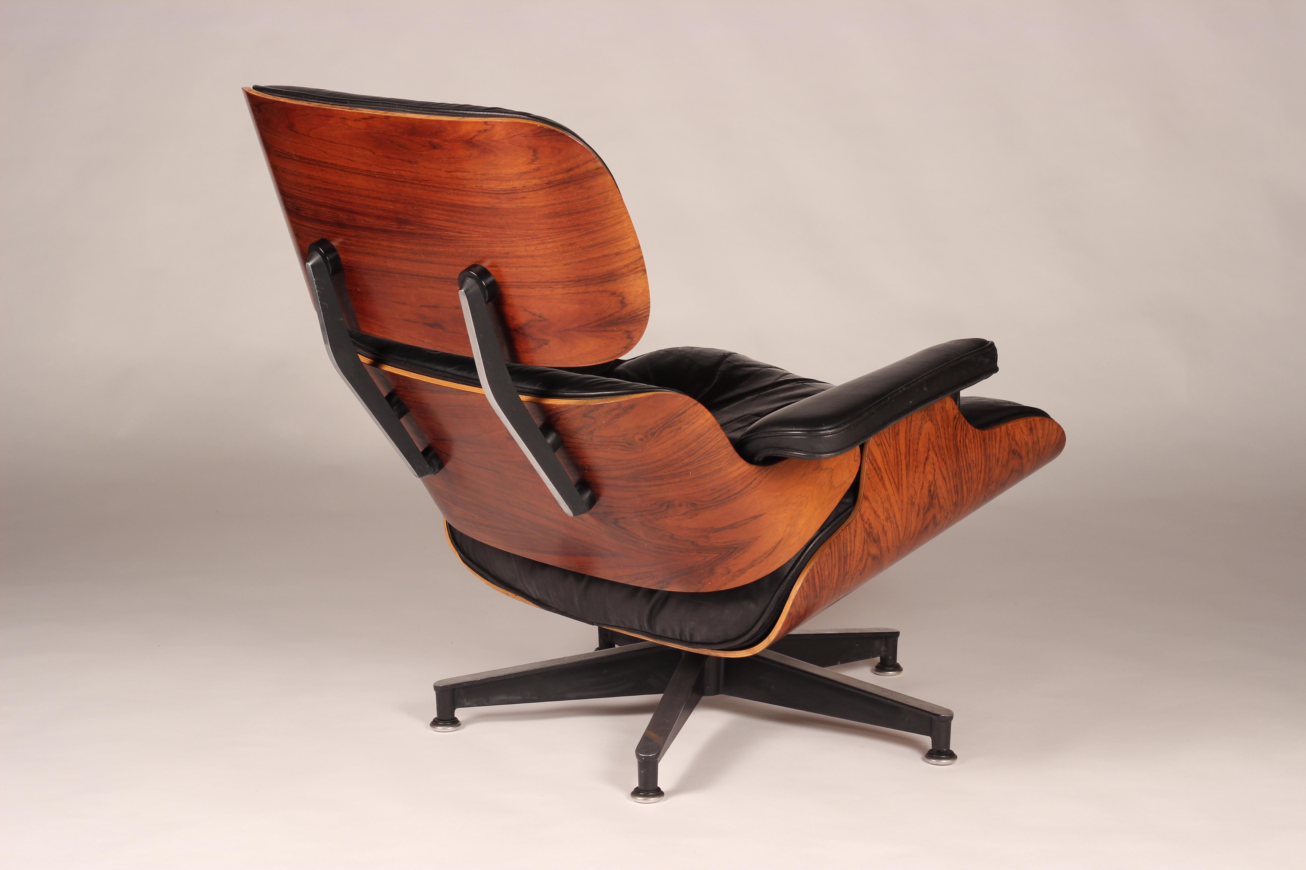 American Charles and Ray Eames Rosewood Lounge Chair 670