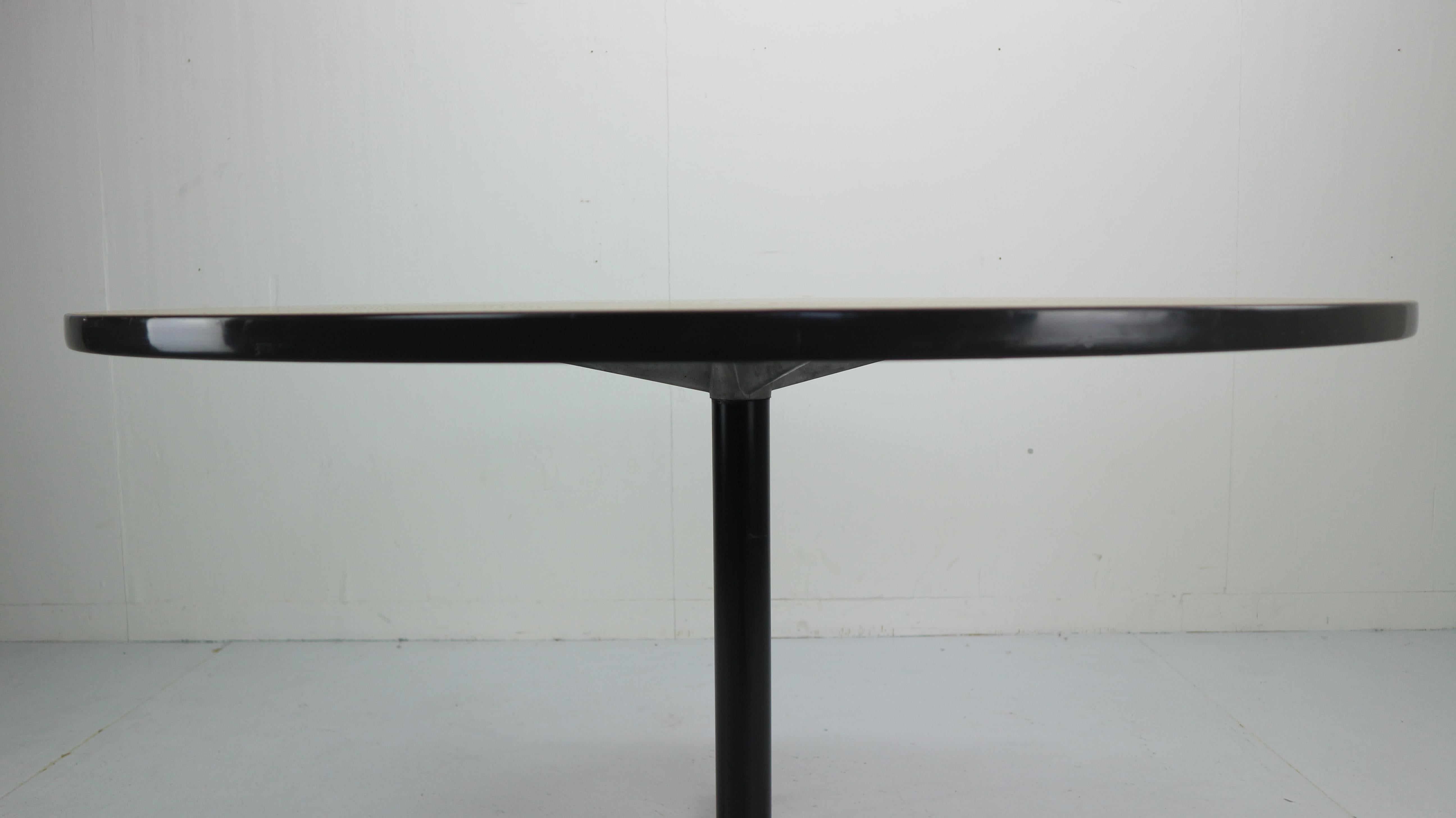 Charles and Ray Eames Round Dinning Table for Herman Miller, 1960s 5
