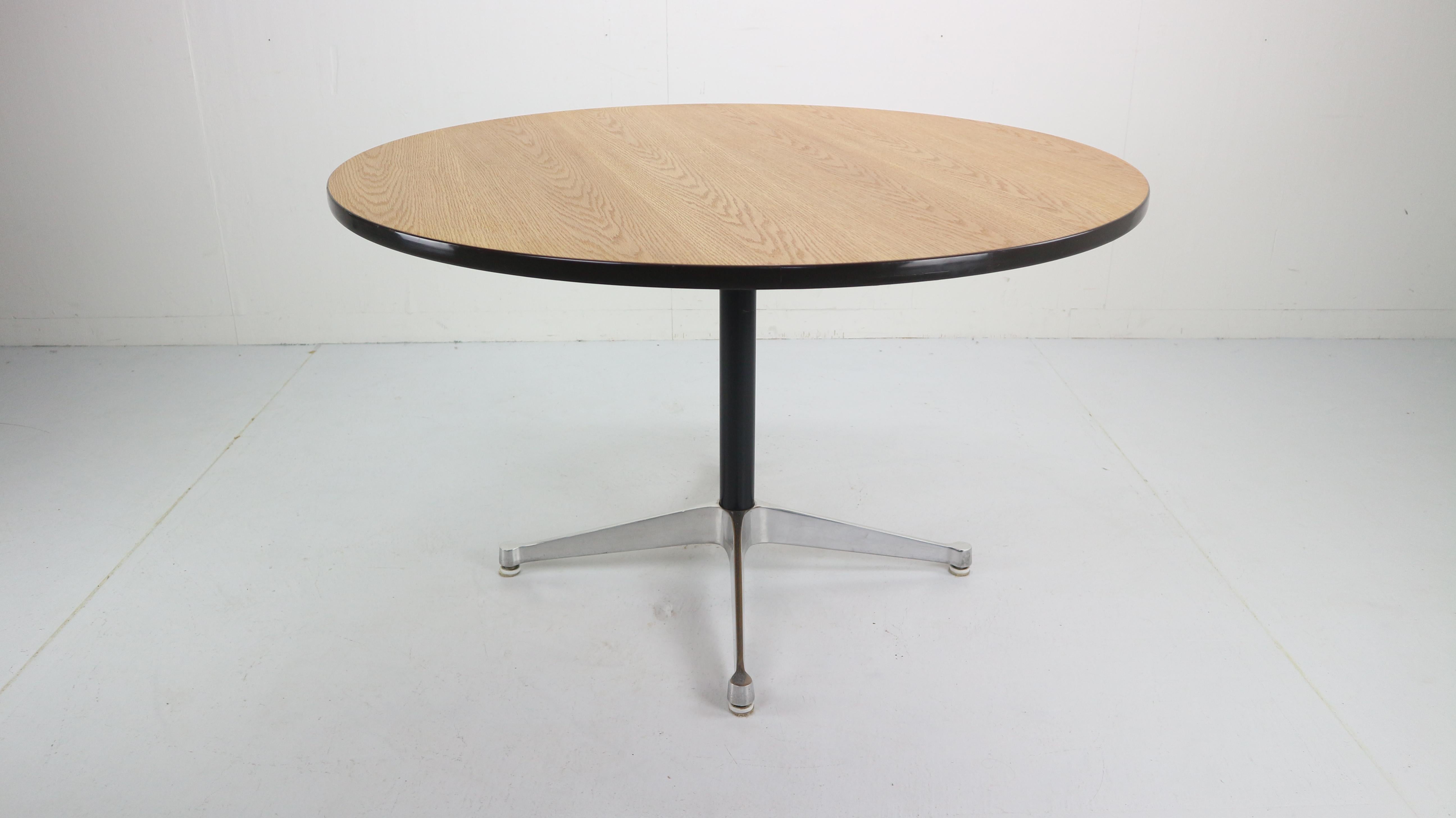 Charles and Ray Eames had ideas about making a better world, one in which things were designed to bring greater pleasure to our lives. The versatile Eames Universal Table (1960) is a durable solution for residential and commercial settings, such as