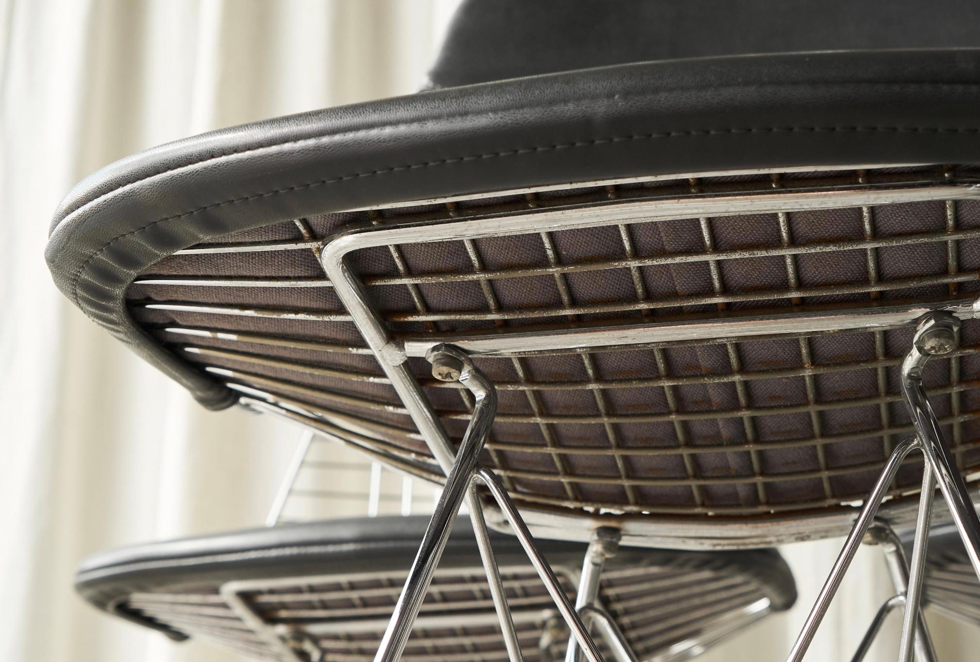 Charles e Ray Eames Set di 6 sedie con struttura in filo metallico 'Bikini' Vitra anni '80 in vendita 5