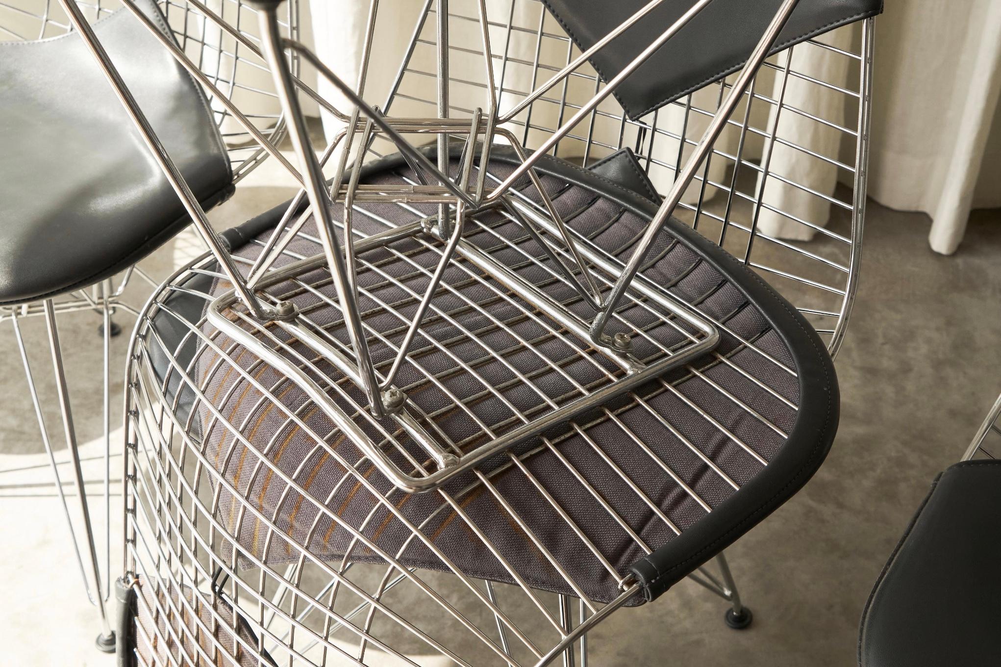 Charles e Ray Eames Set di 6 sedie con struttura in filo metallico 'Bikini' Vitra anni '80 in vendita 6