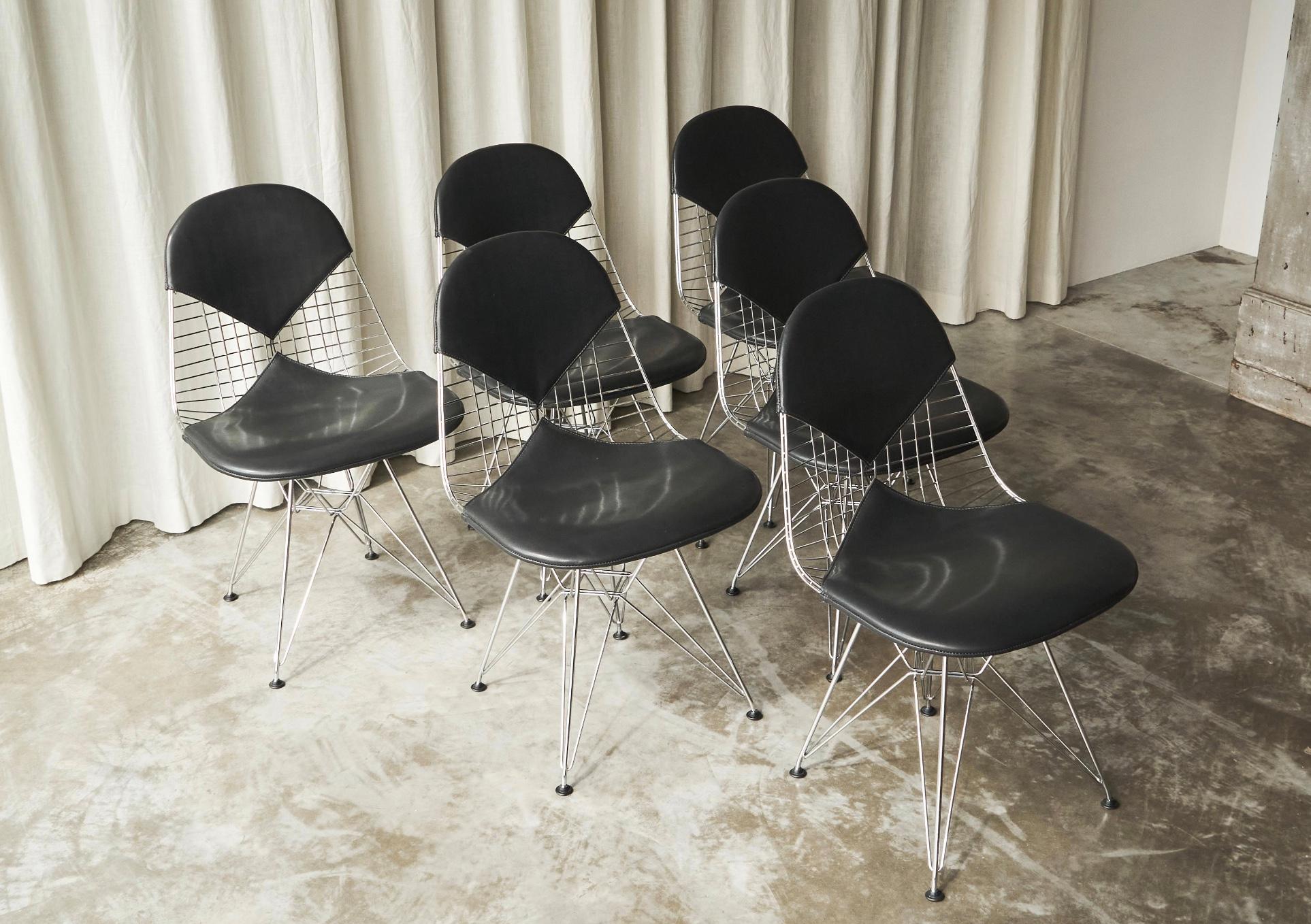 Mid-Century moderno Charles e Ray Eames Set di 6 sedie con struttura in filo metallico 'Bikini' Vitra anni '80 in vendita