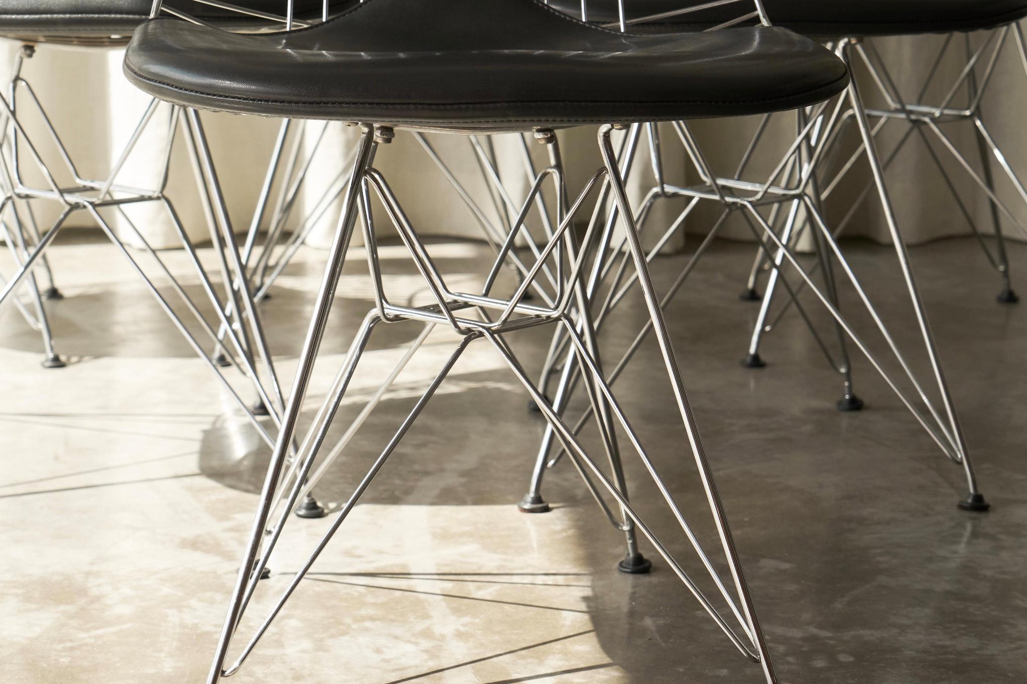 Charles e Ray Eames Set di 6 sedie con struttura in filo metallico 'Bikini' Vitra anni '80 In condizioni buone in vendita a Meer, VAN