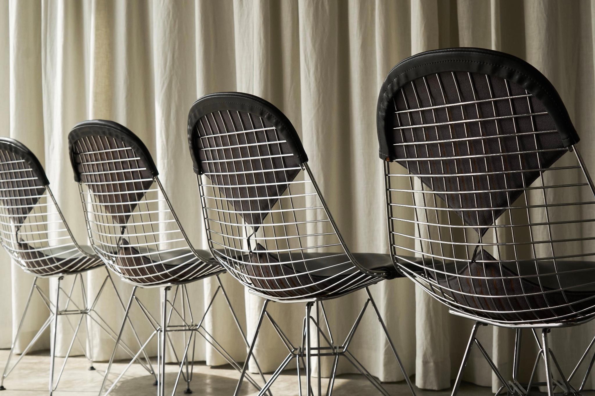 Metallo Charles e Ray Eames Set di 6 sedie con struttura in filo metallico 'Bikini' Vitra anni '80 in vendita