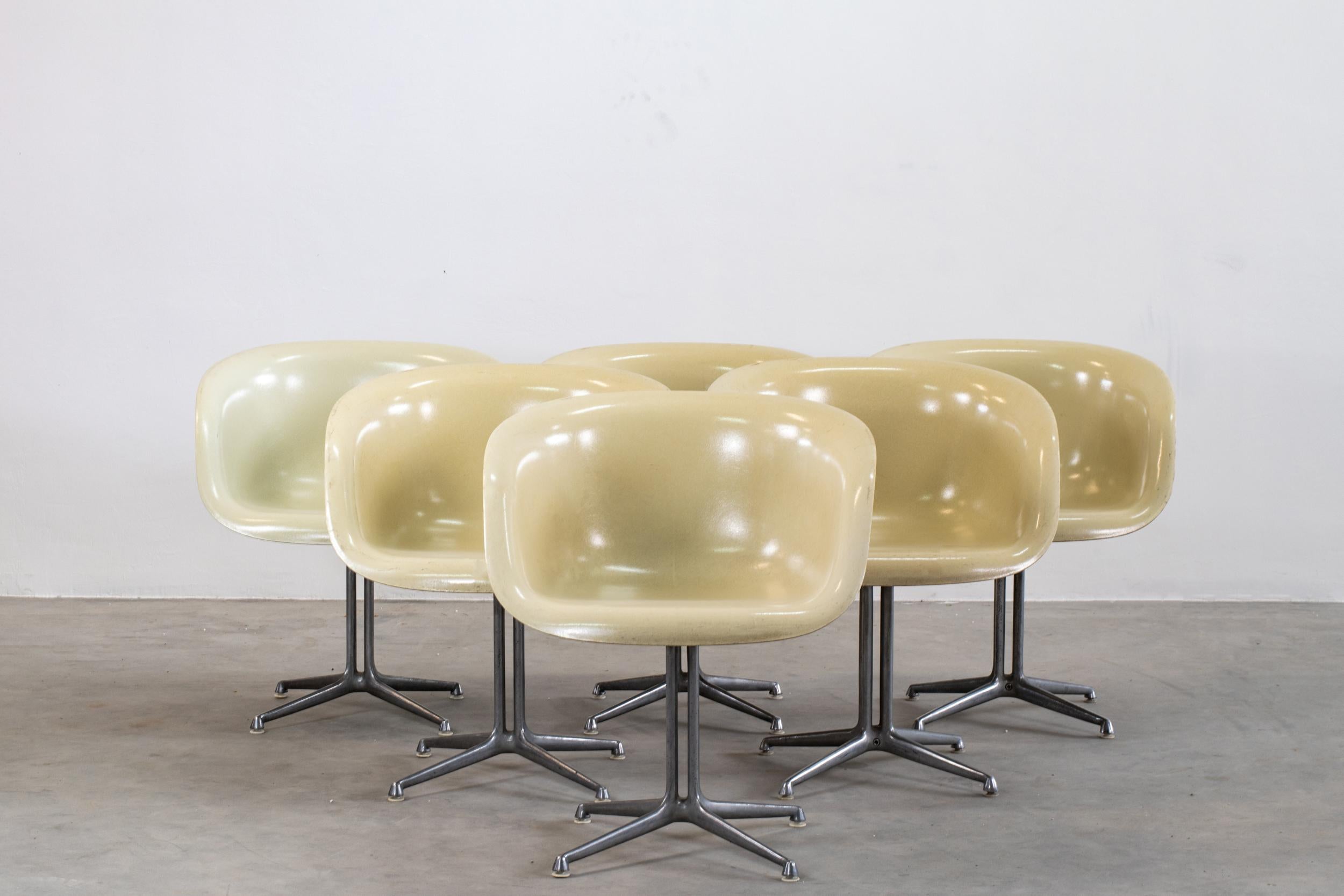 Set of six armchairs mod. La Fonda designed by Charles and Ray Eames for Herman Miller (1960).
Structure in fibreglass and aluminium.
Literature: M. Neuhart, The Story of Eames Furniture, Gestalten, Berlin, 2010, vol. 2, p. 708-712.
  