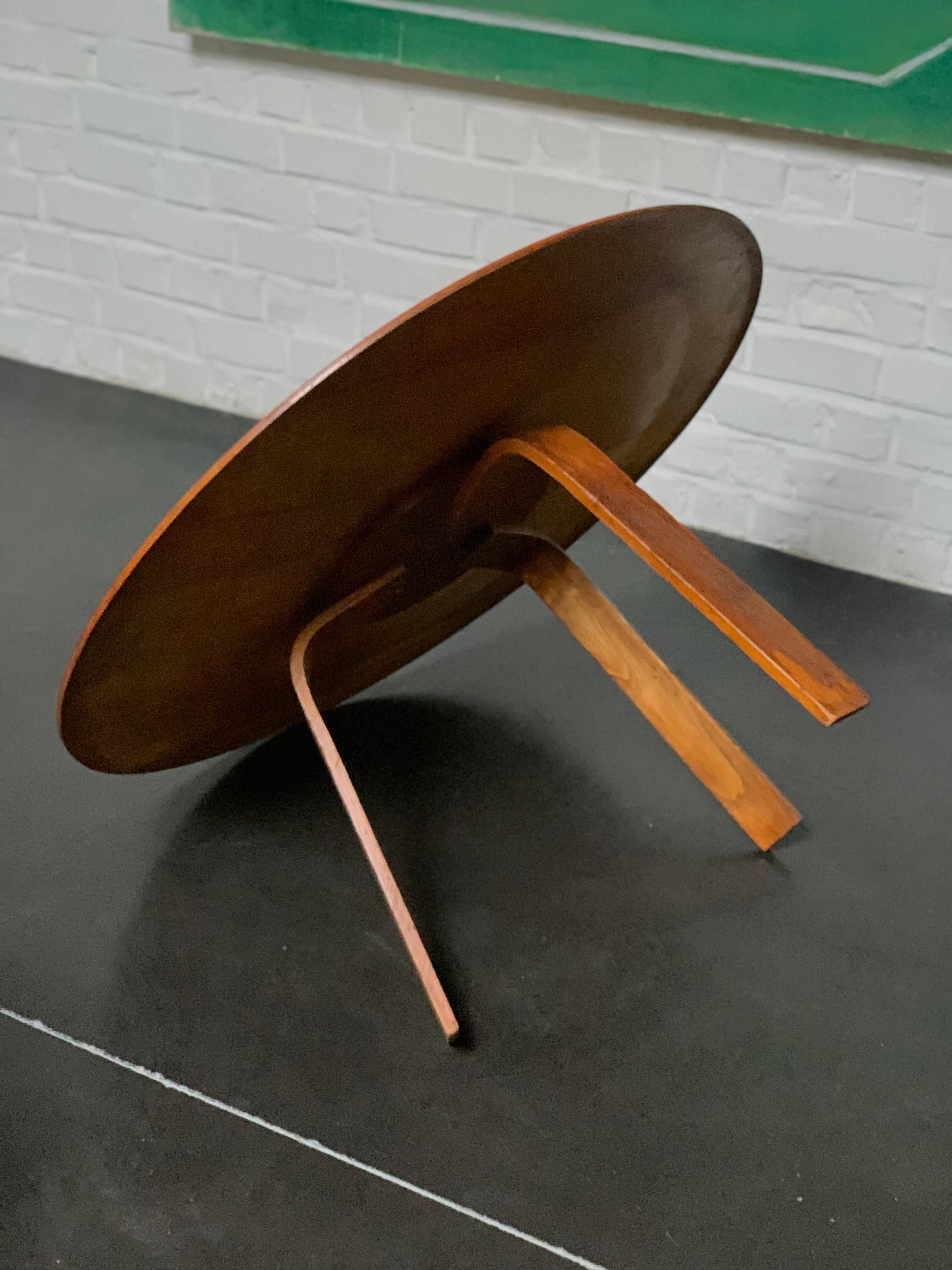 Mid-Century Modern Charles and Ray Eames three legged pre production ctw rare and unique piece en vente