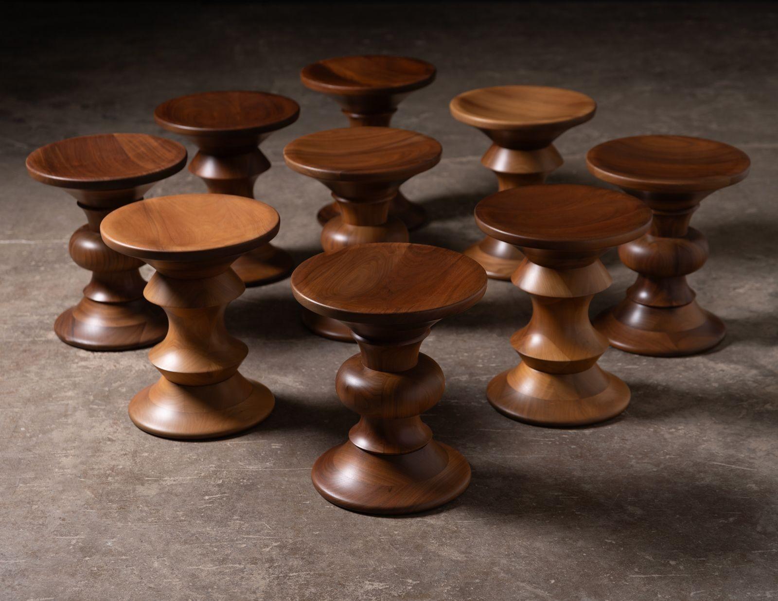 Sgabelli Time Life di Charles and Ray Eames in noce per Herman Miller in vendita 1
