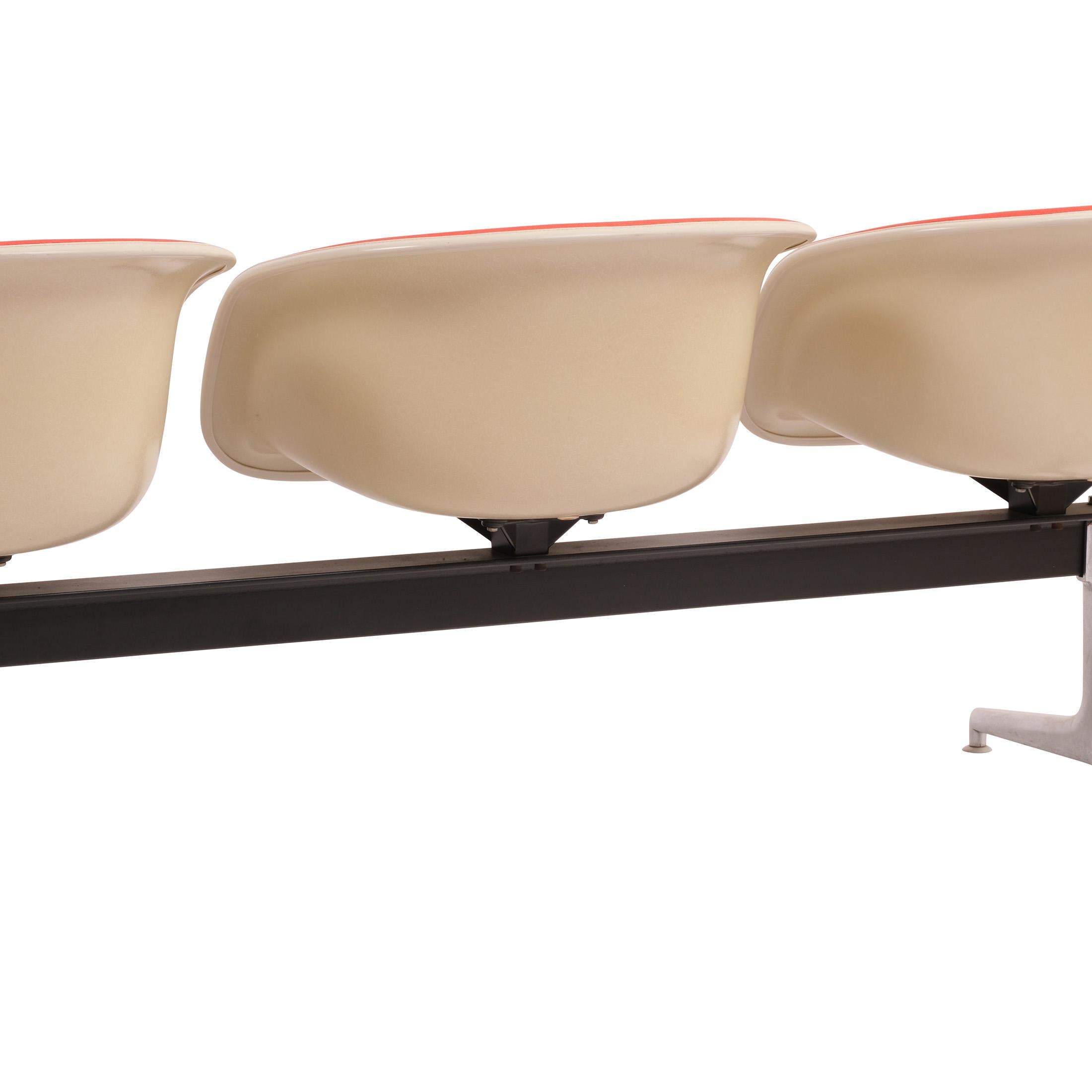 Charles and Ray Eames Vintage Fiberglas La Fonda Bank 1970er Jahre im Angebot 5