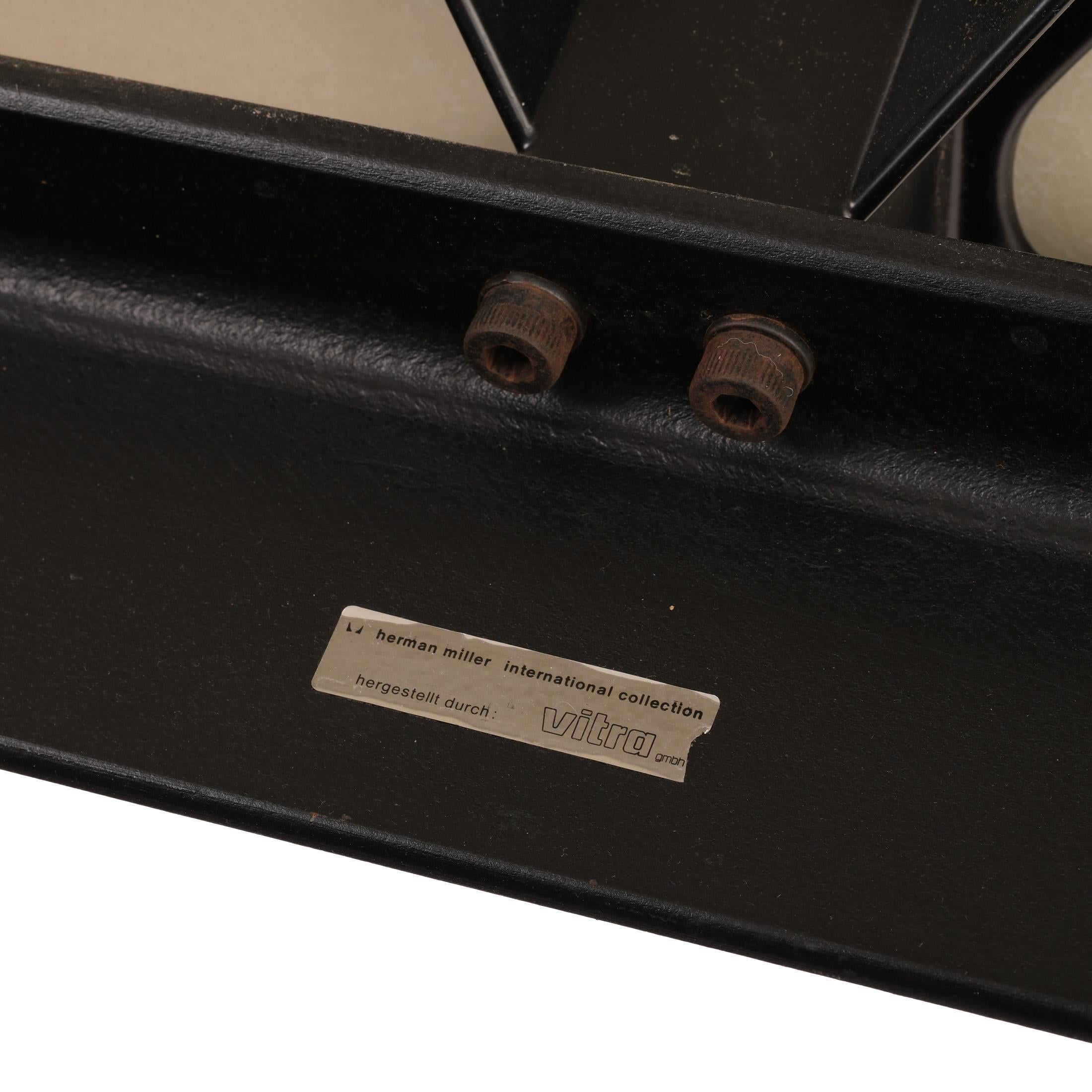 Charles and Ray Eames Vintage Fiberglas La Fonda Bank 1970er Jahre (Metall) im Angebot