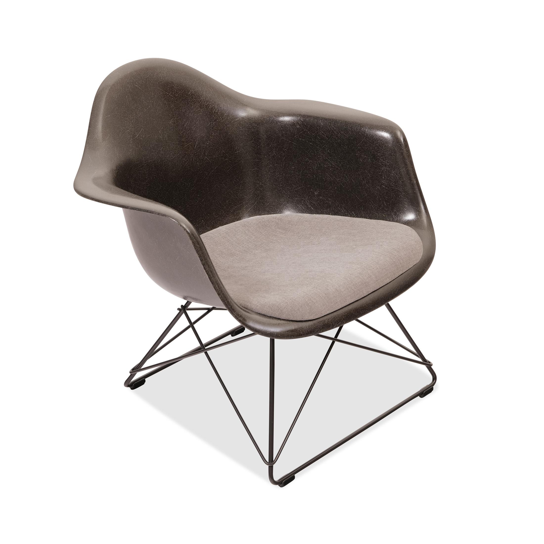 European Charles and Ray Eames Vintage Fiberglass LAR Armchair Cat´s Cradle 1970s For Sale