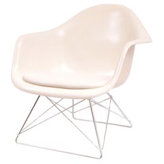 Charles and Ray Eames Vintage Fiberglass LAR Armchair Cat´s Cradle 1970s