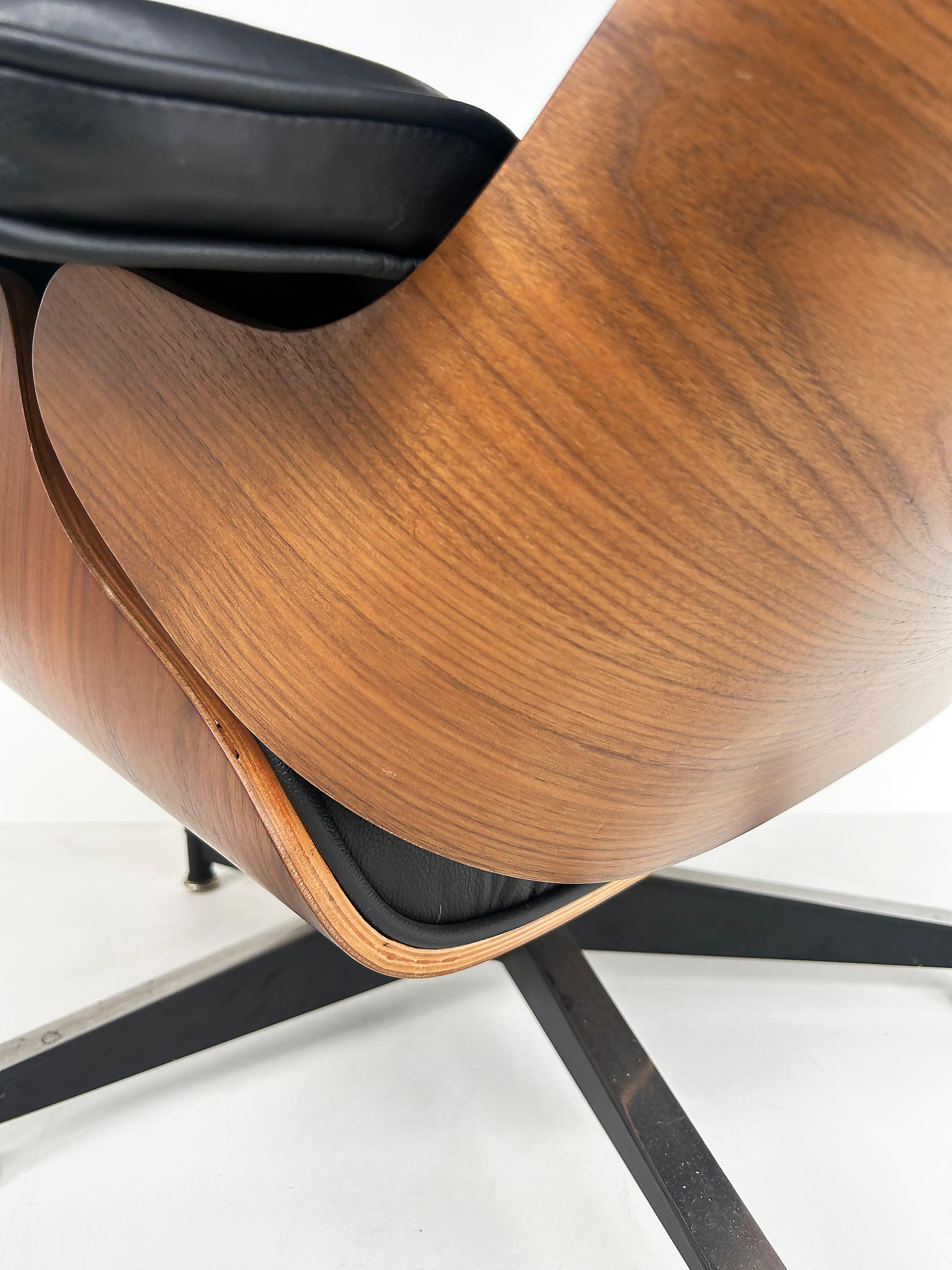 Charles and Ray Eames Nussbaum, Leder Lounge Chair, Ottoman, Herman Miller C2010 im Angebot 8
