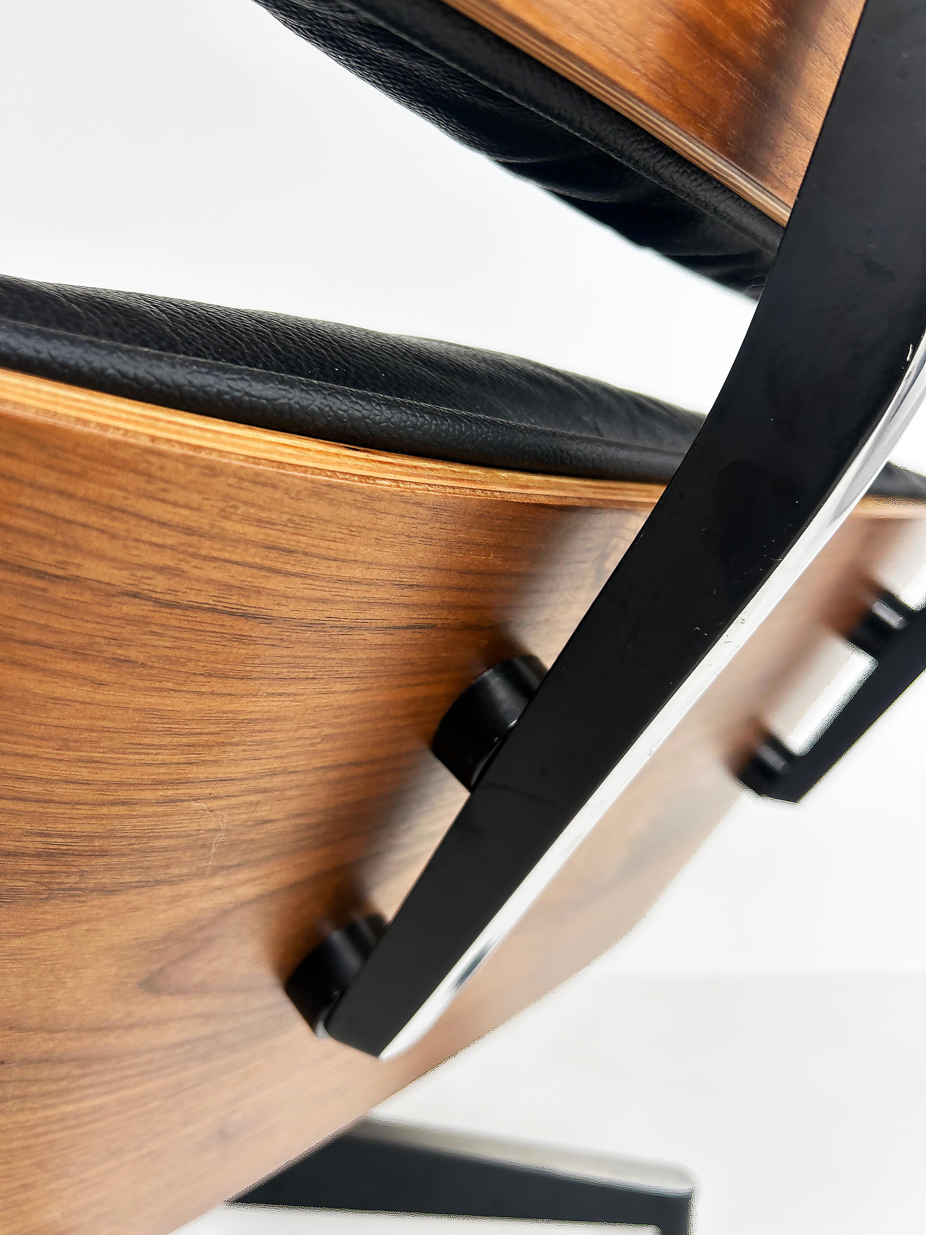 Charles and Ray Eames Nussbaum, Leder Lounge Chair, Ottoman, Herman Miller C2010 im Angebot 9