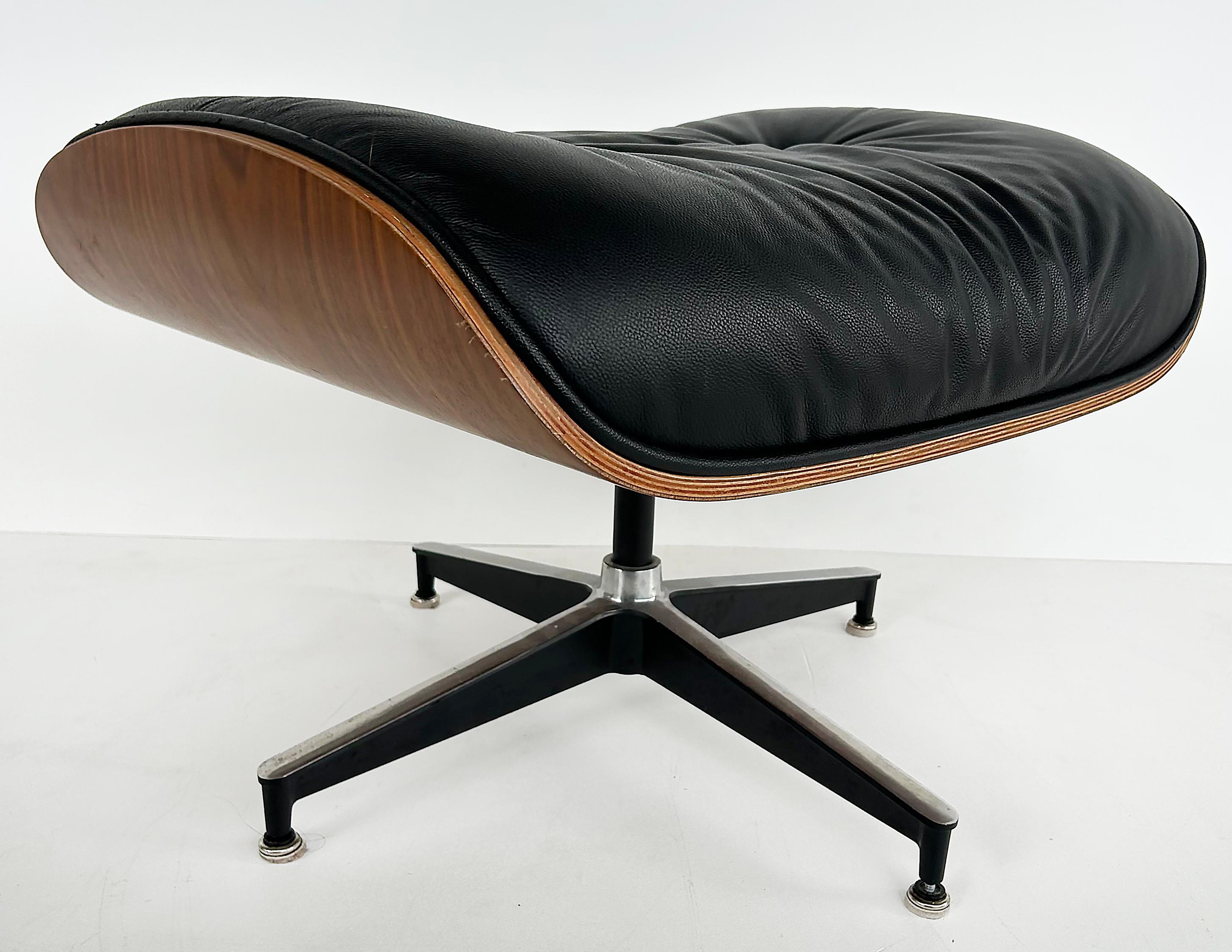 Charles and Ray Eames Nussbaum, Leder Lounge Chair, Ottoman, Herman Miller C2010 im Angebot 12