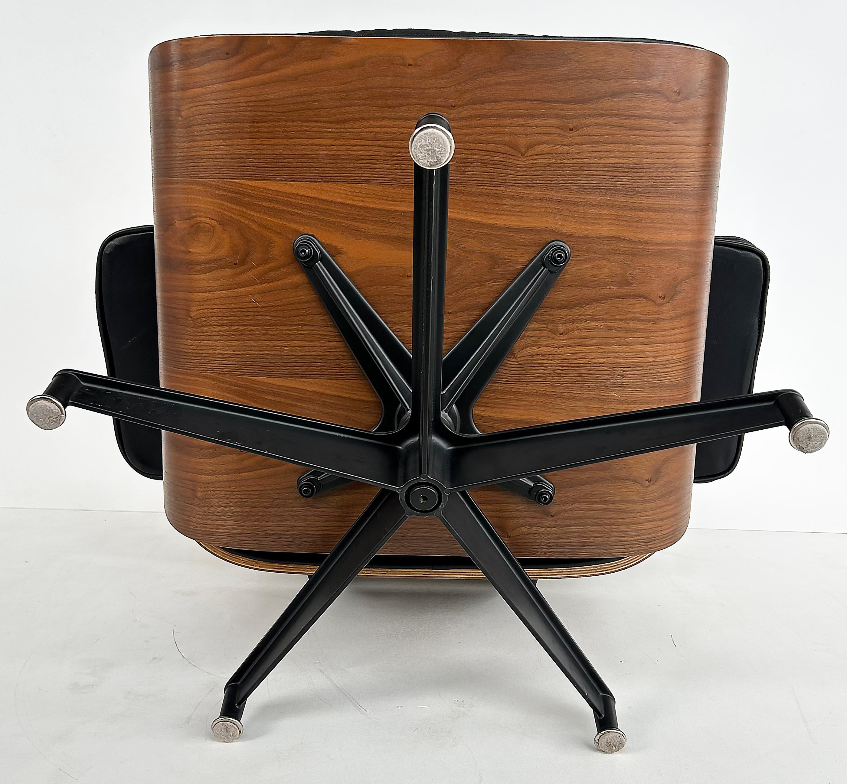 Charles and Ray Eames Nussbaum, Leder Lounge Chair, Ottoman, Herman Miller C2010 im Angebot 14