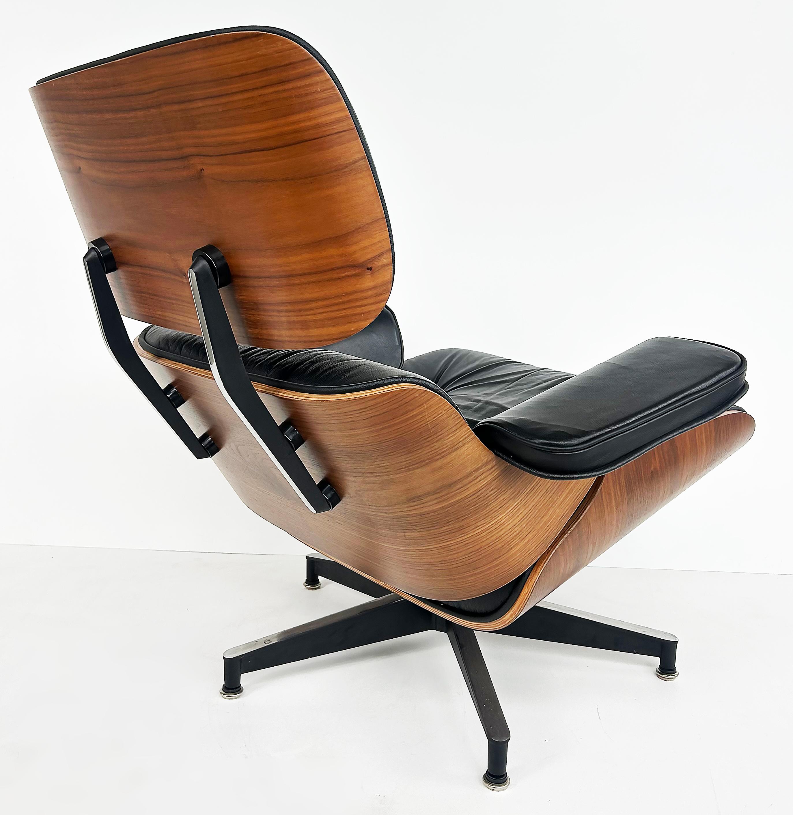 Charles and Ray Eames Nussbaum, Leder Lounge Chair, Ottoman, Herman Miller C2010 im Angebot 1