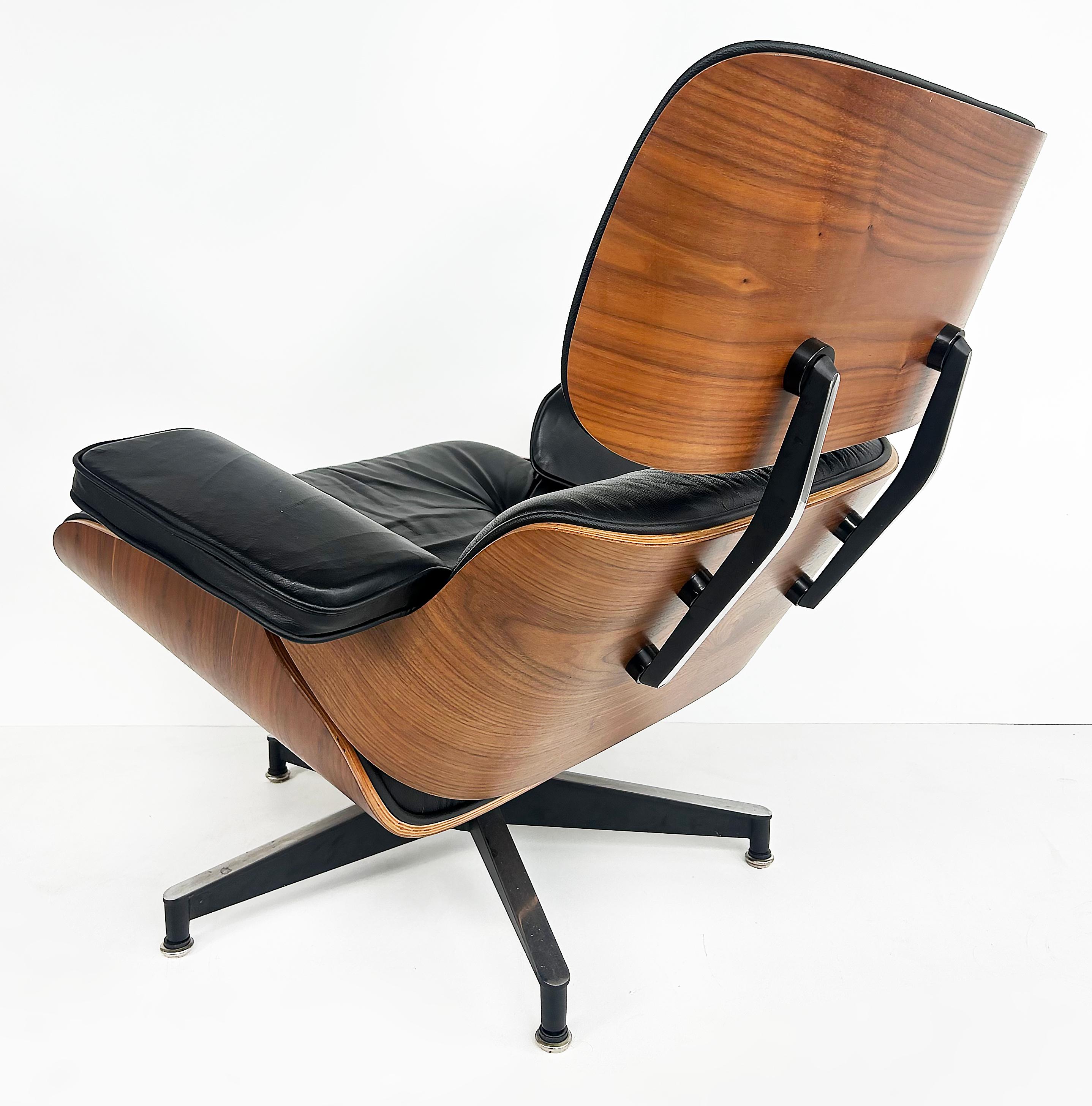 Charles and Ray Eames Nussbaum, Leder Lounge Chair, Ottoman, Herman Miller C2010 im Angebot 3