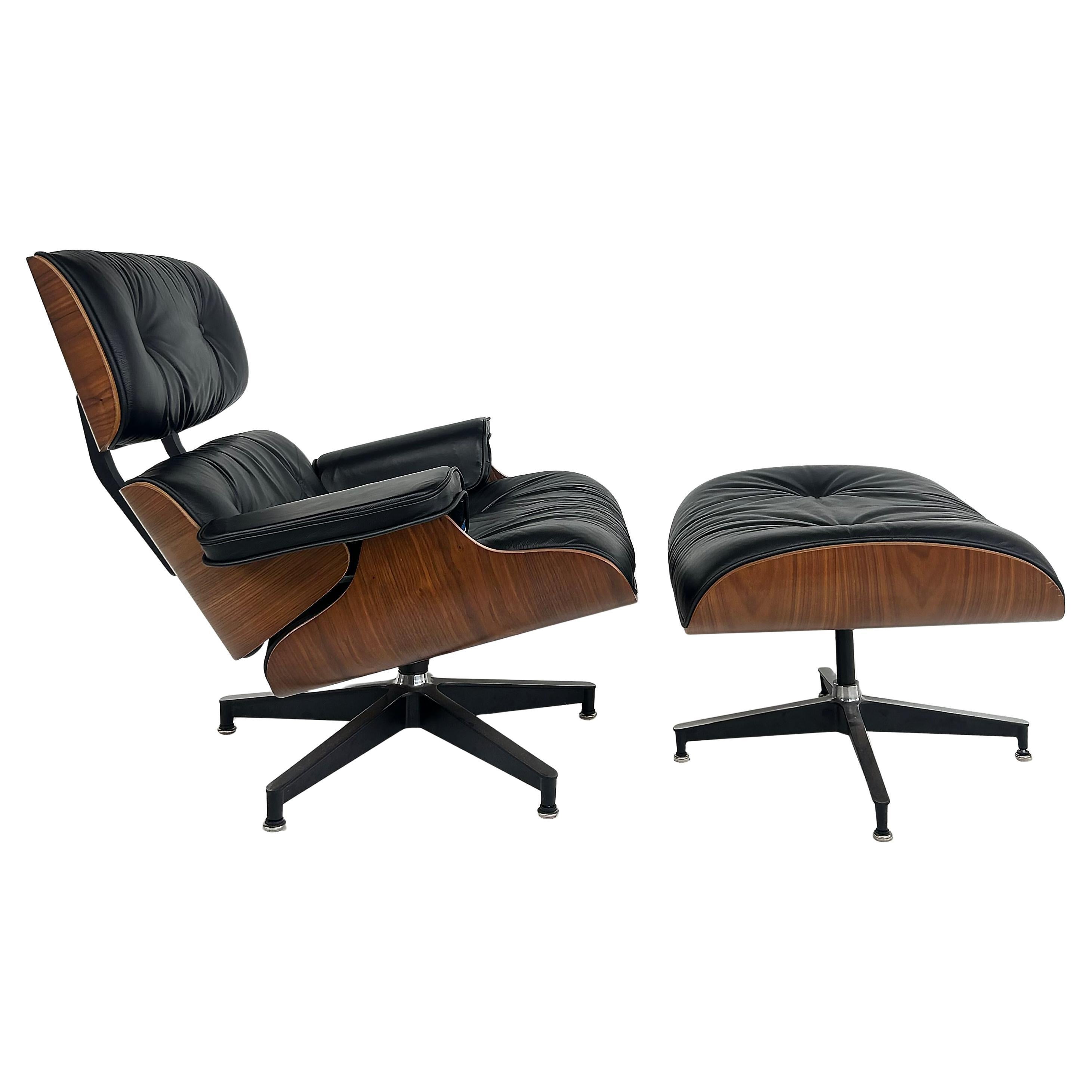 Charles and Ray Eames Nussbaum, Leder Lounge Chair, Ottoman, Herman Miller C2010 im Angebot