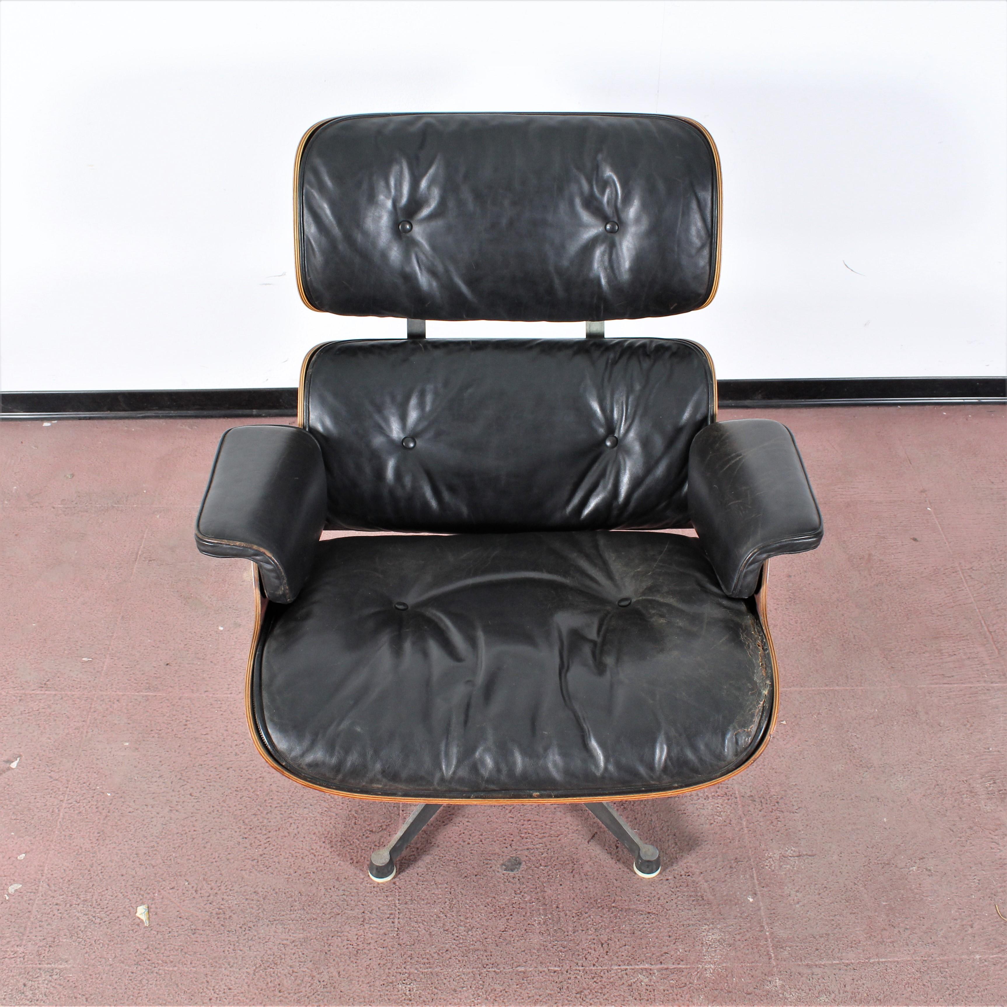 Charles and Ray Eames Wood Lounge Chair and Black Leather, 1960s 4