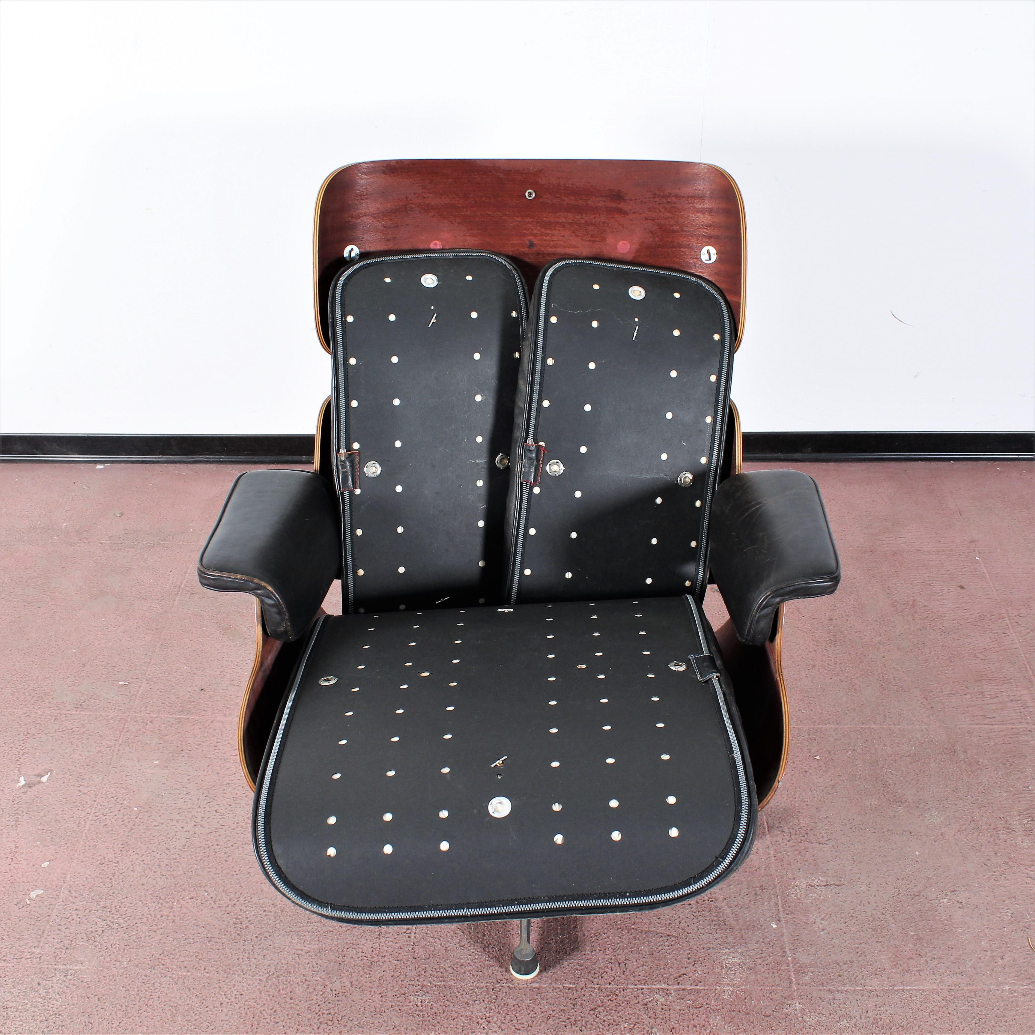 Charles and Ray Eames Wood Lounge Chair and Black Leather, 1960s 11