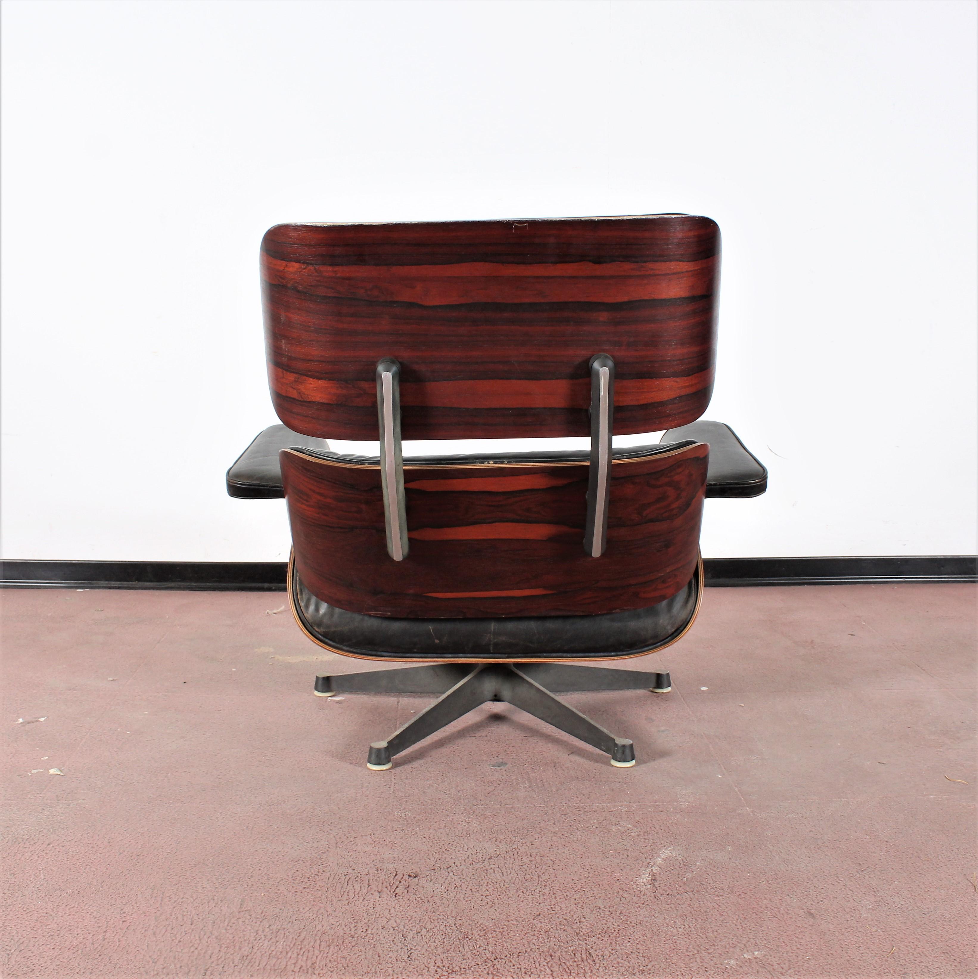 Charles and Ray Eames Wood Lounge Chair and Black Leather, 1960s In Good Condition In Palermo, IT