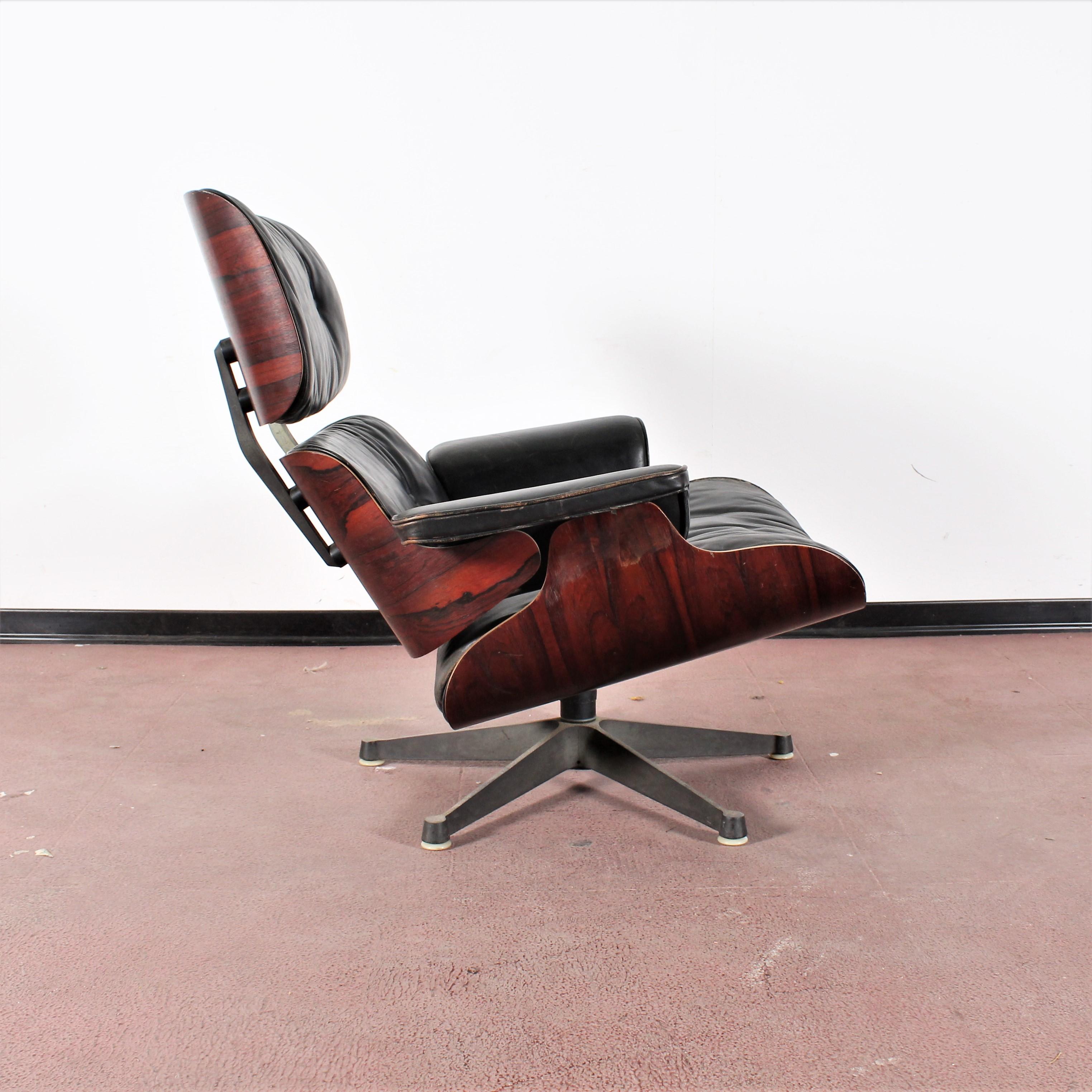 Charles and Ray Eames Wood Lounge Chair and Black Leather, 1960s 1