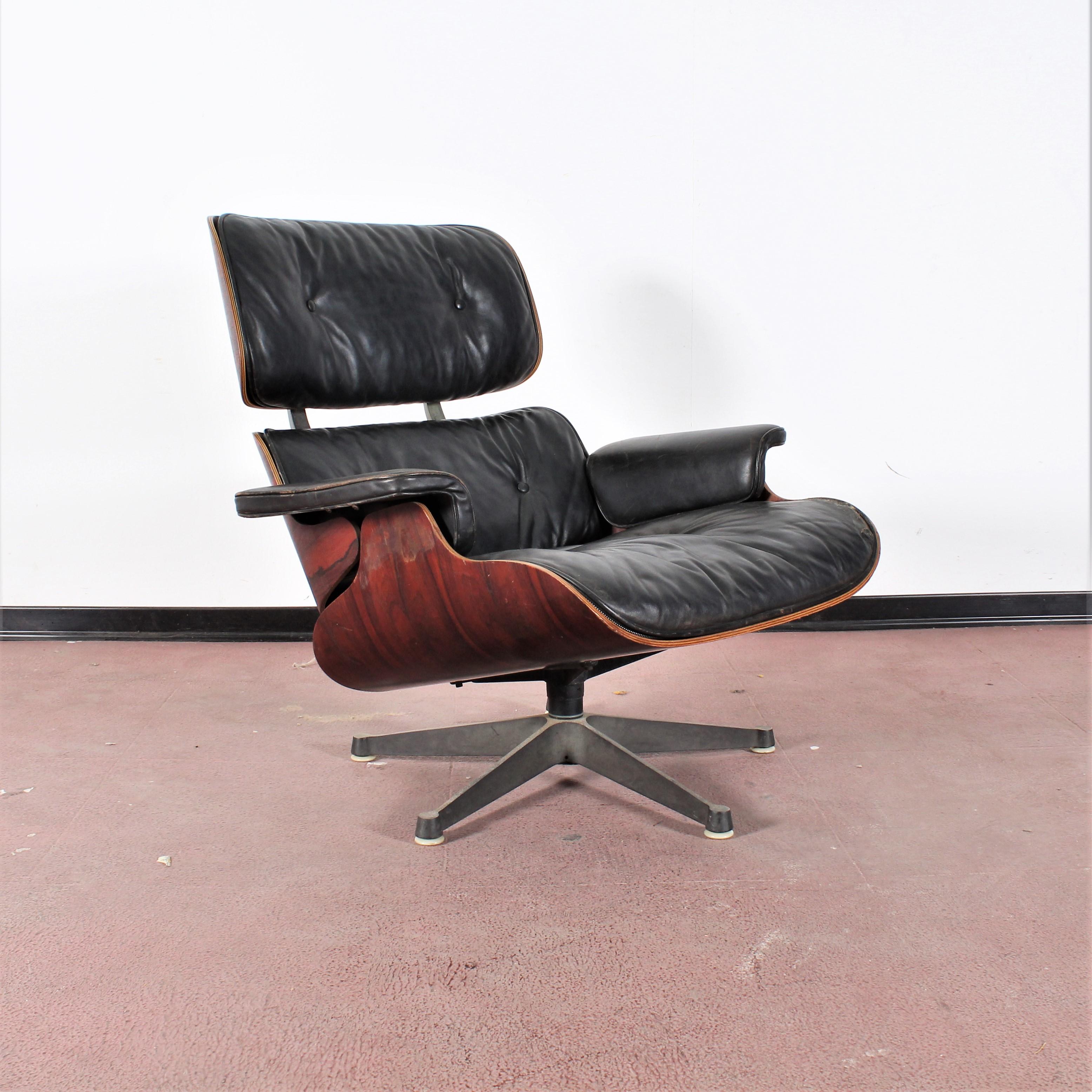 Charles and Ray Eames Wood Lounge Chair and Black Leather, 1960s 2