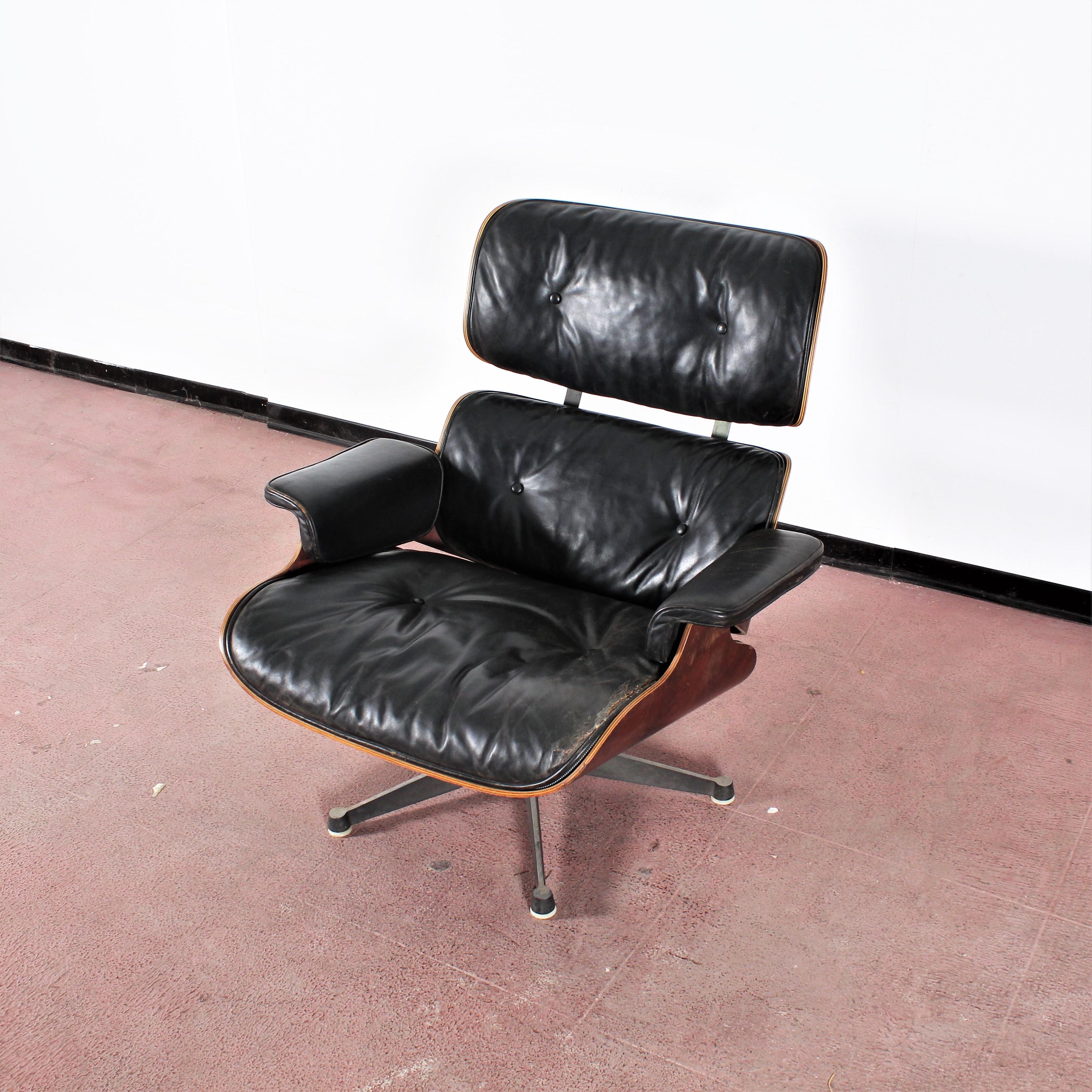 Charles and Ray Eames Wood Lounge Chair and Black Leather, 1960s 3