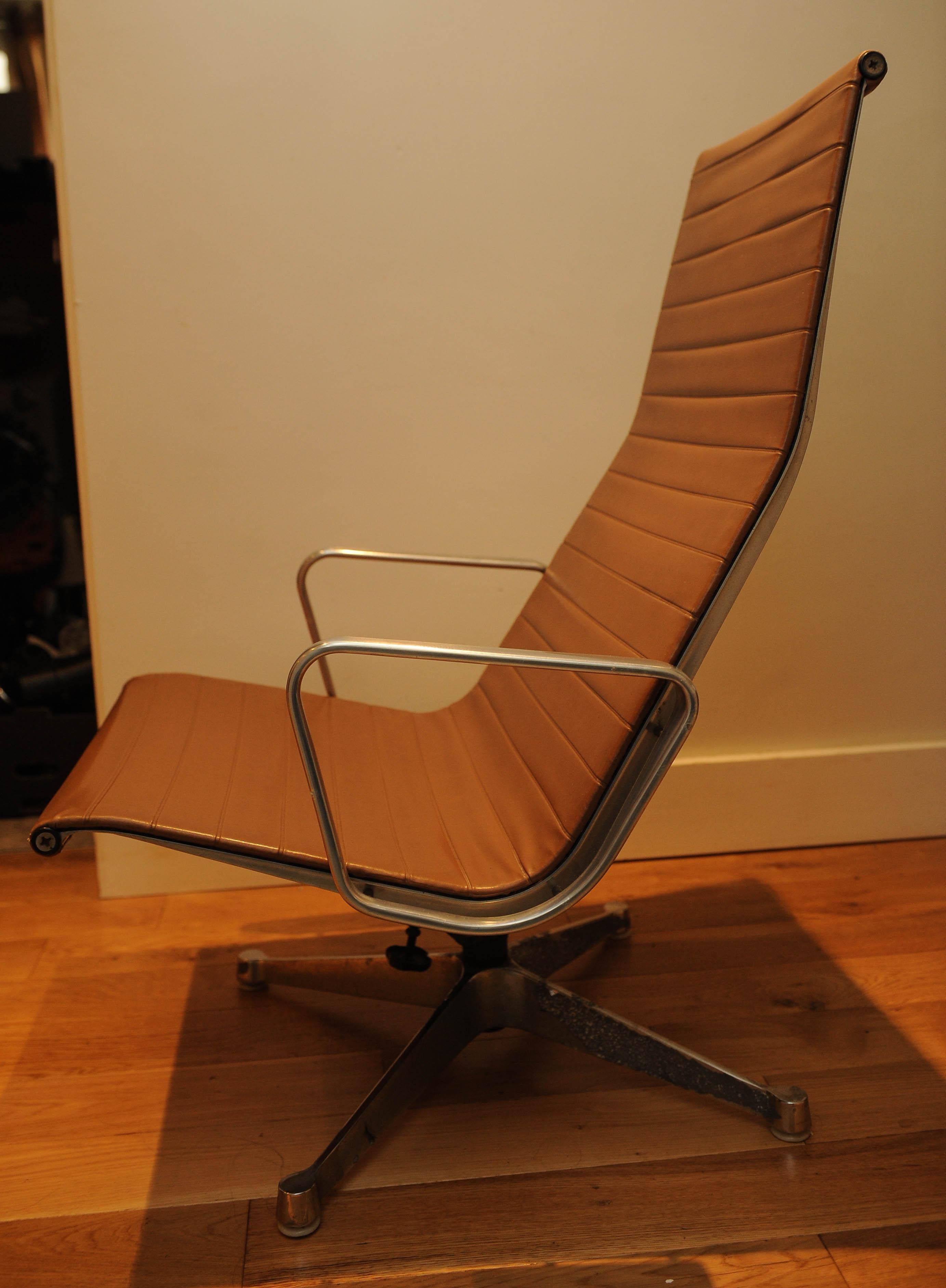 Mid-20th Century Charles & Ray Eames 1950's Herman Miller EA124 Swivel Armchair and EA125 Ottoman For Sale
