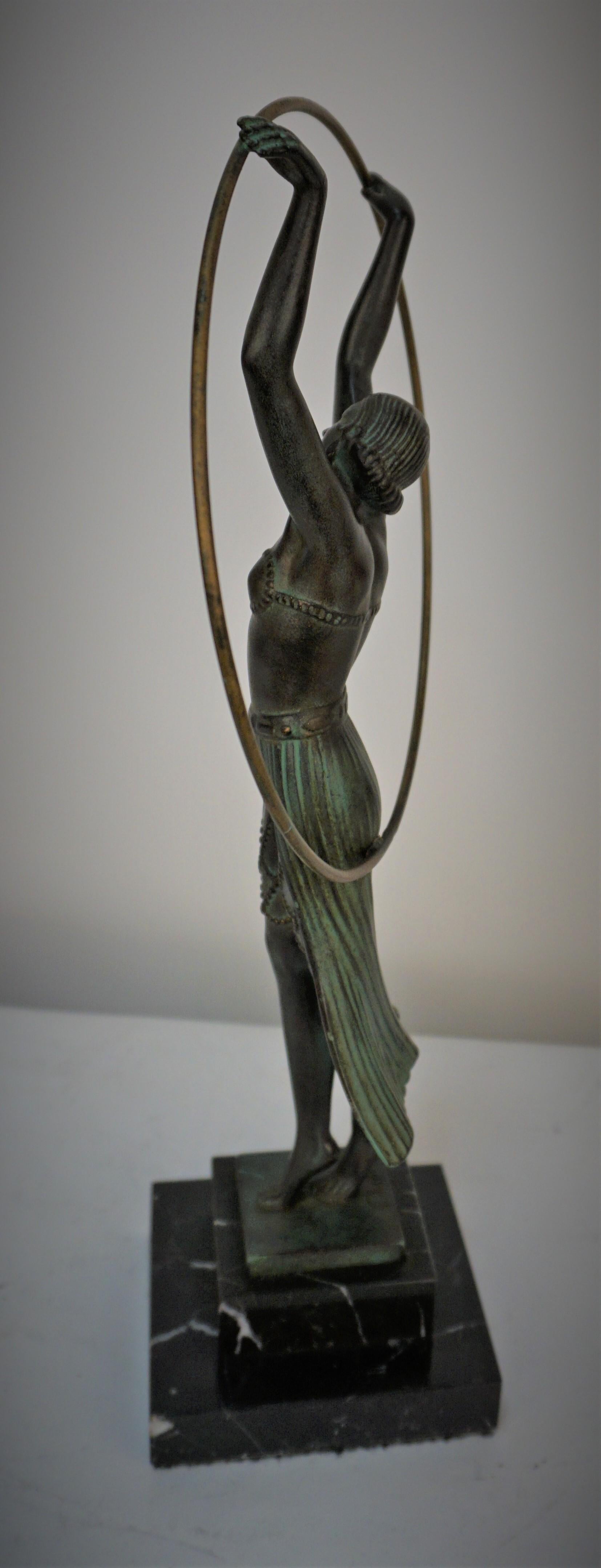 Charles Art Deco-Skulptur Creolen-Tänzer  (Zink) im Angebot
