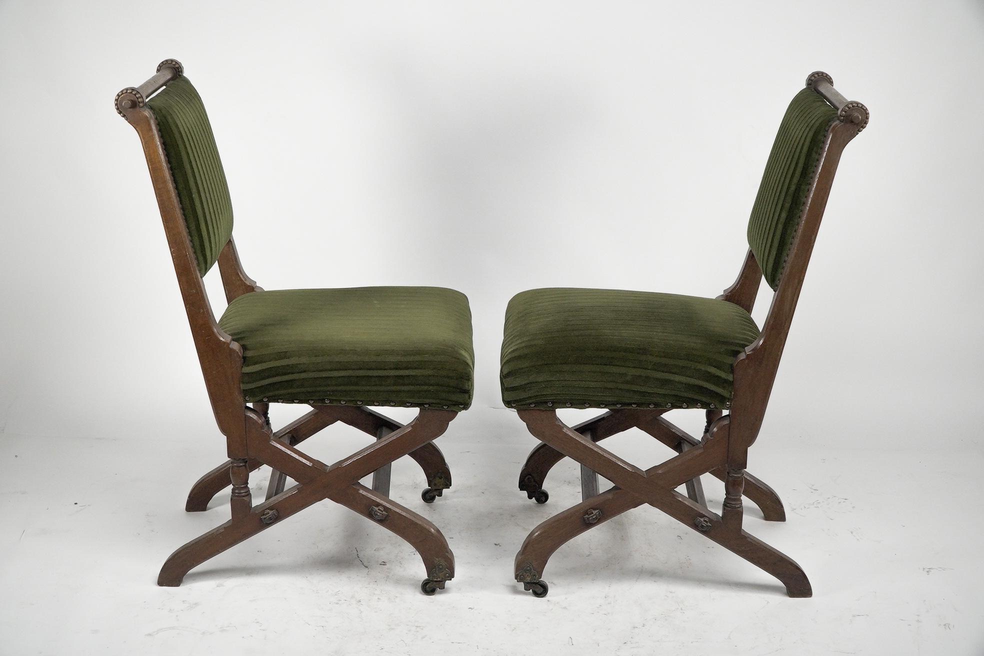 Charles Bevan Ein Paar Beistellstühle im gotischen Stil im Revival-Stil (Englisch) im Angebot