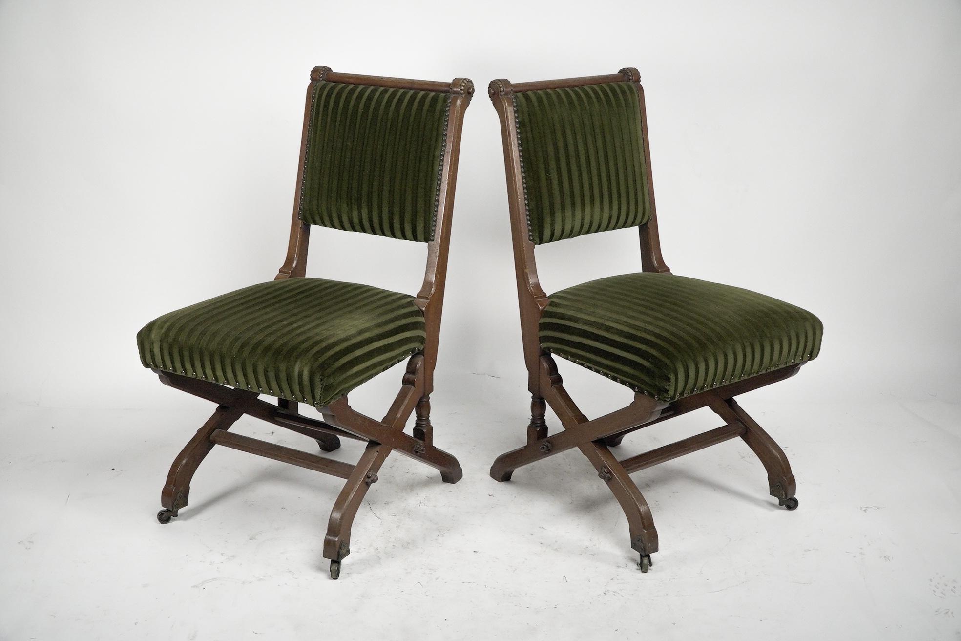 English Charles Bevan A pair of Gothic Revival side chairs For Sale