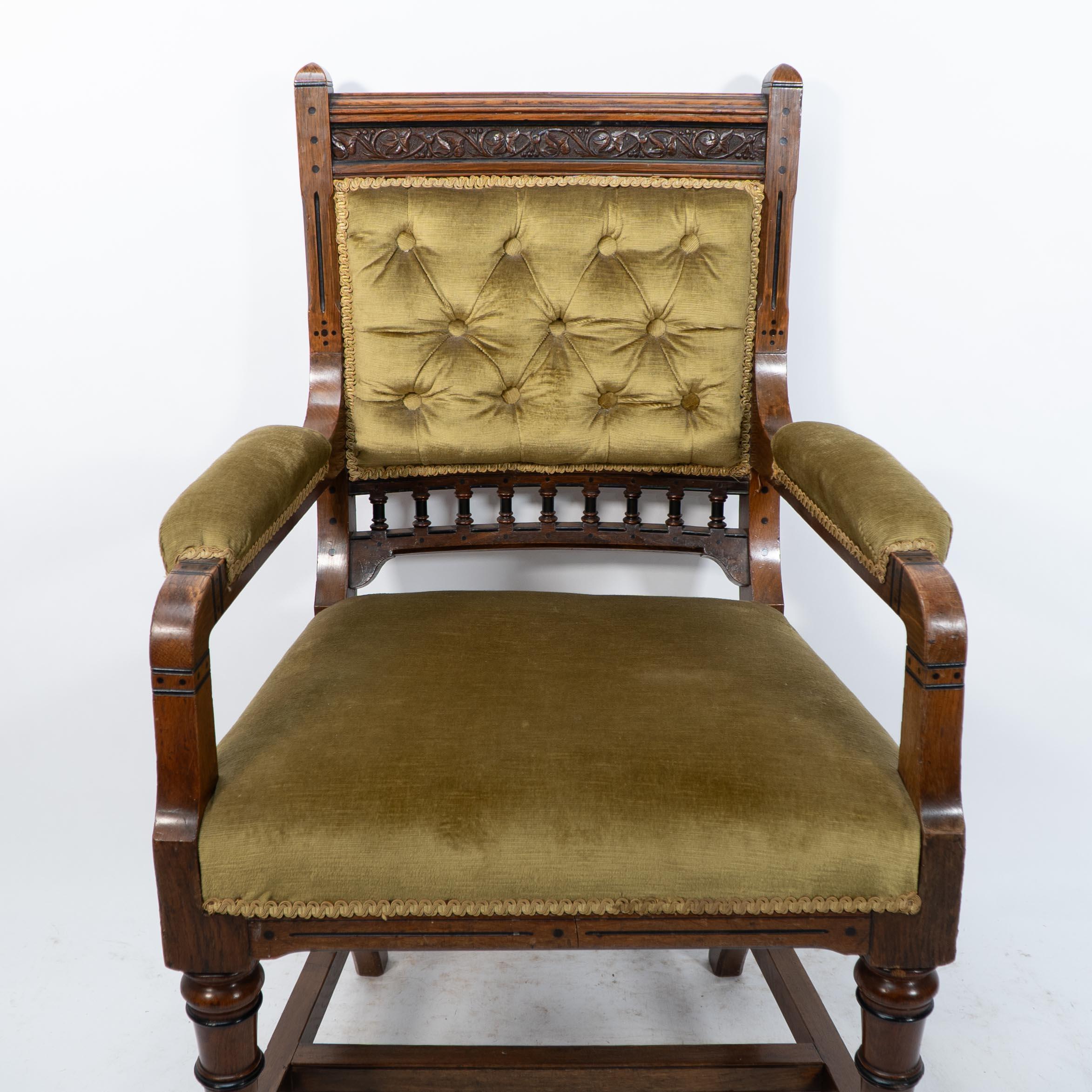 Fine XIX secolo Charles Bevan attr. Un set di cinque sedie da pranzo in rovere in stile gotico revival e una poltrona in vendita