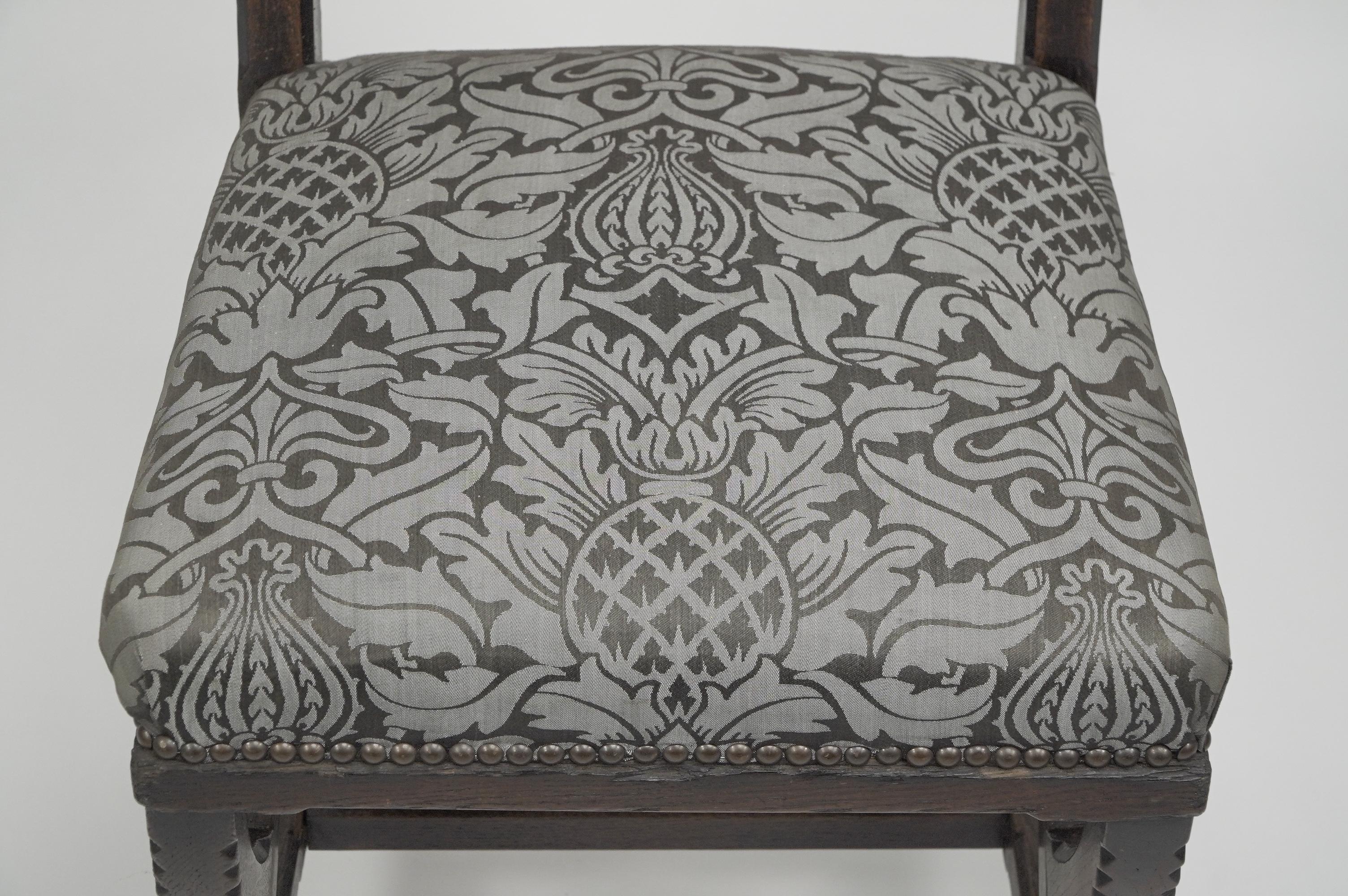 Charles Bevan attributed. A Gothic Revival oak side chair with carved decoration For Sale 2