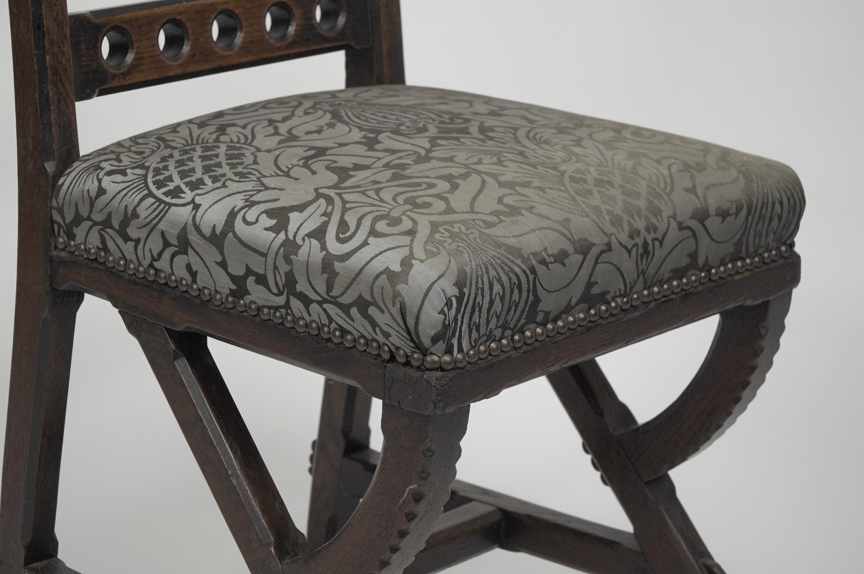 Charles Bevan attributed. A Gothic Revival oak side chair with carved decoration For Sale 5