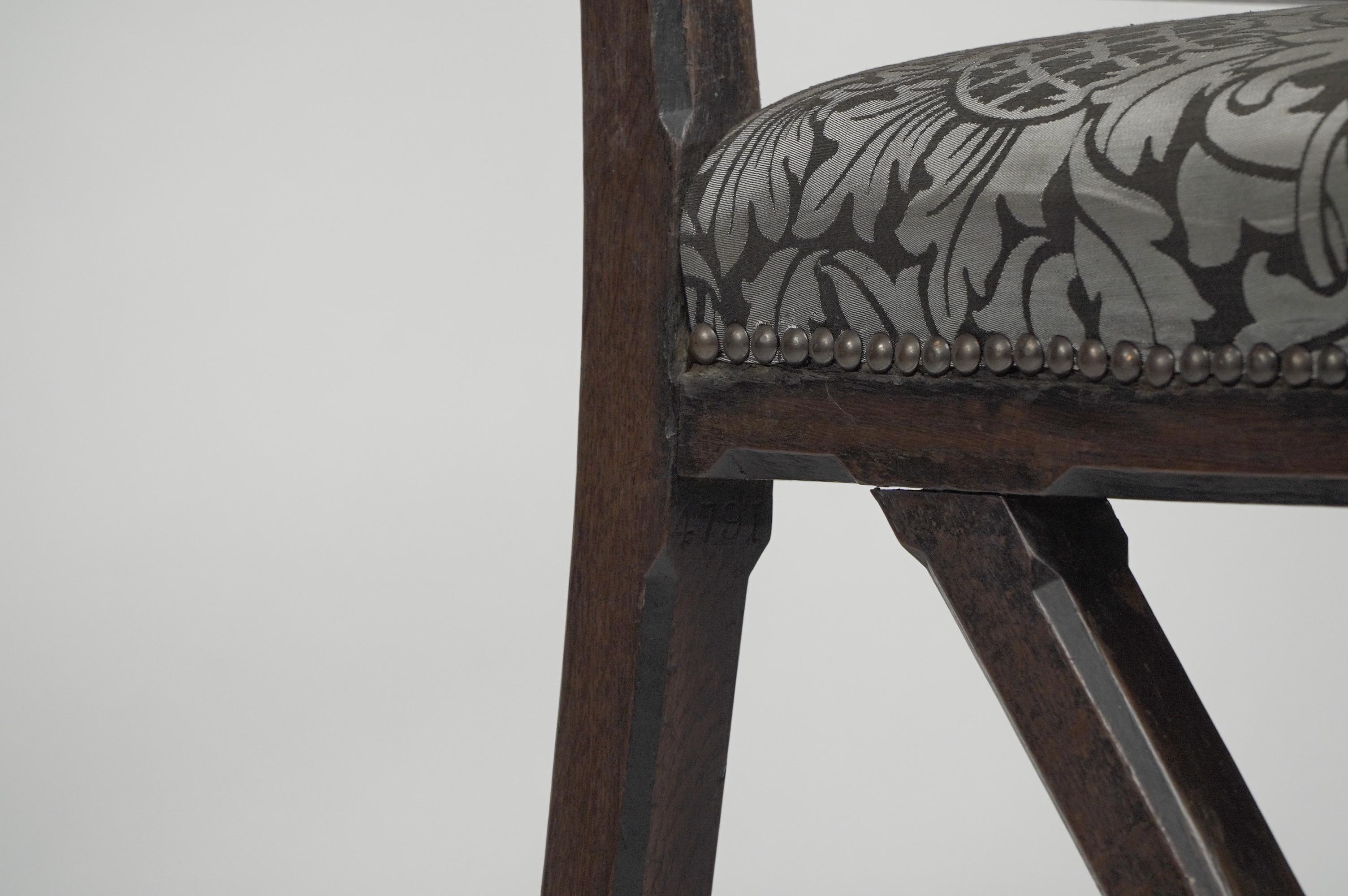 Charles Bevan attributed. A Gothic Revival oak side chair with carved decoration For Sale 7