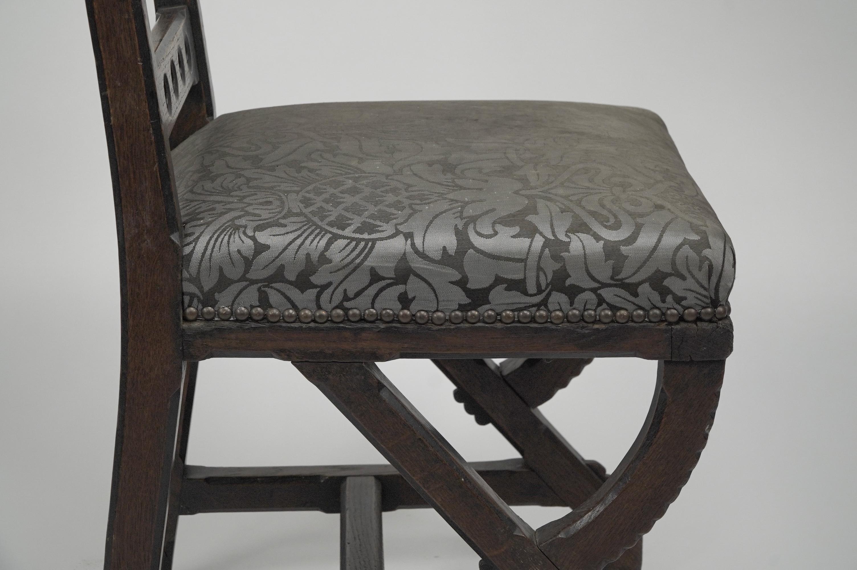 Charles Bevan attributed. A Gothic Revival oak side chair with carved decoration For Sale 9