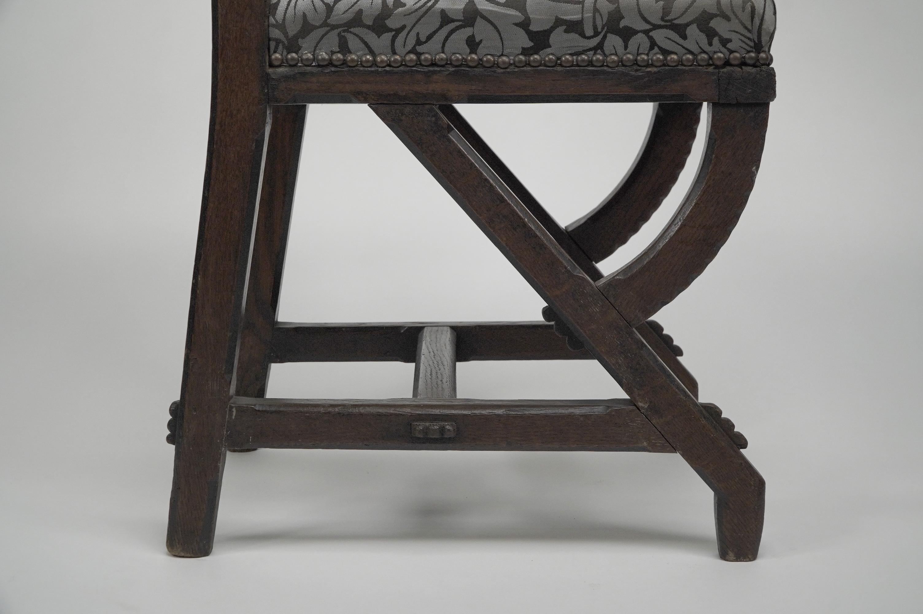 Charles Bevan attributed. A Gothic Revival oak side chair with carved decoration For Sale 10