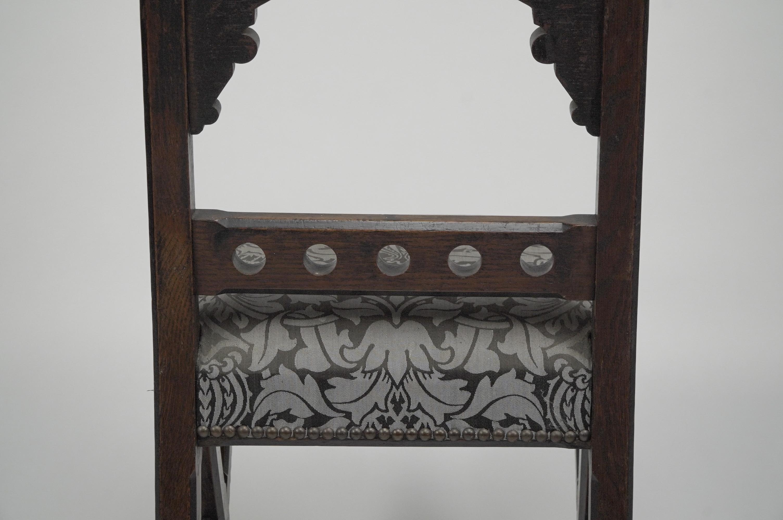 Charles Bevan attributed. A Gothic Revival oak side chair with carved decoration For Sale 13