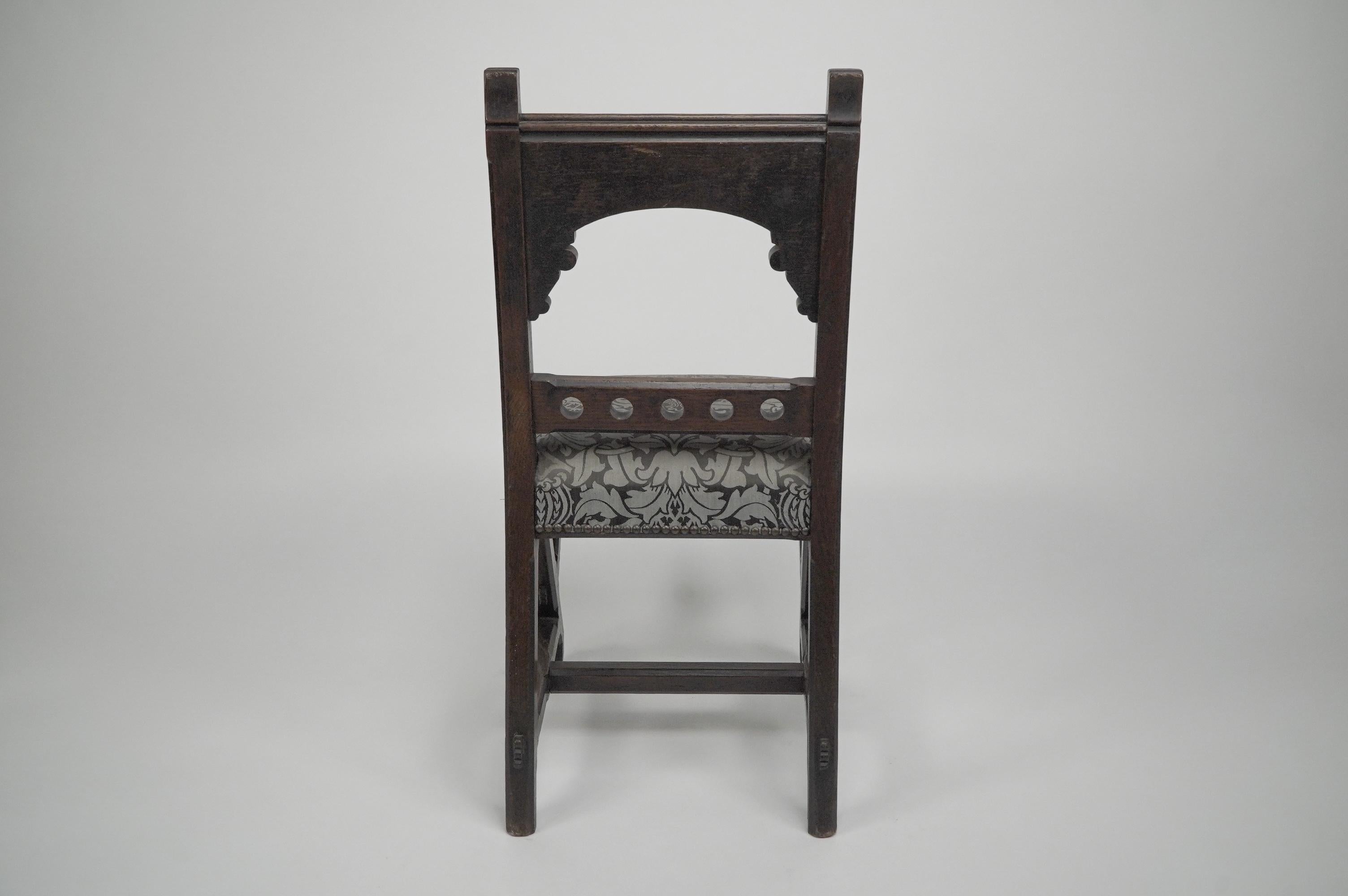 Charles Bevan attributed. A Gothic Revival oak side chair with carved decoration For Sale 11
