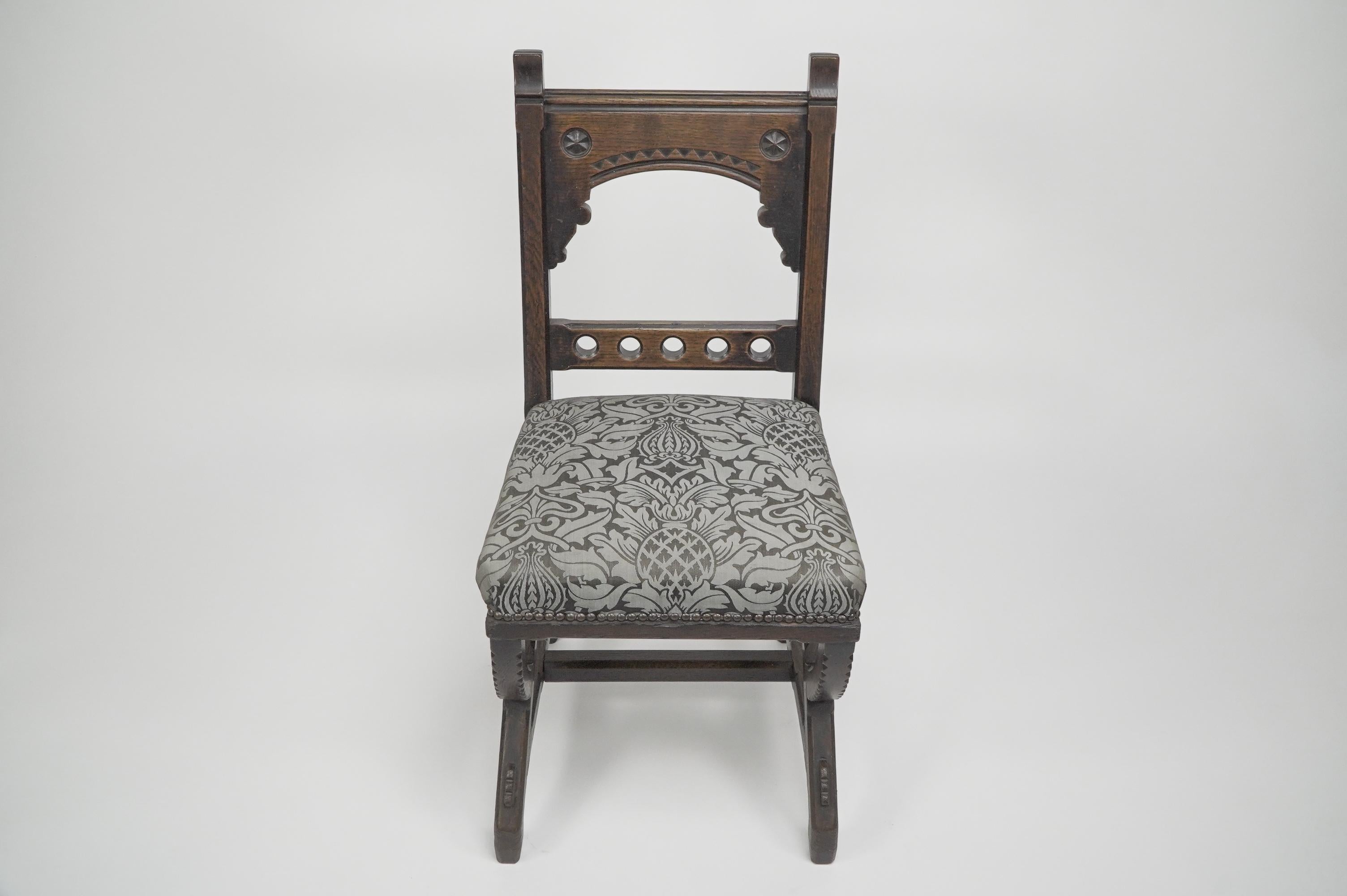 Late 19th Century Charles Bevan attributed. A Gothic Revival oak side chair with carved decoration For Sale