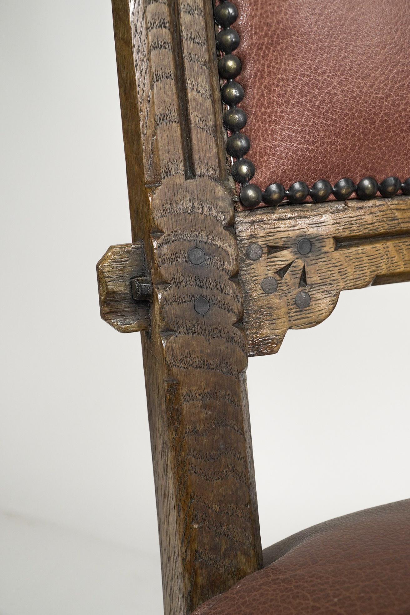 Chêne Charles Bevan attribué. Chaise d'appoint Revive gothique avec sculptures en volutes en vente