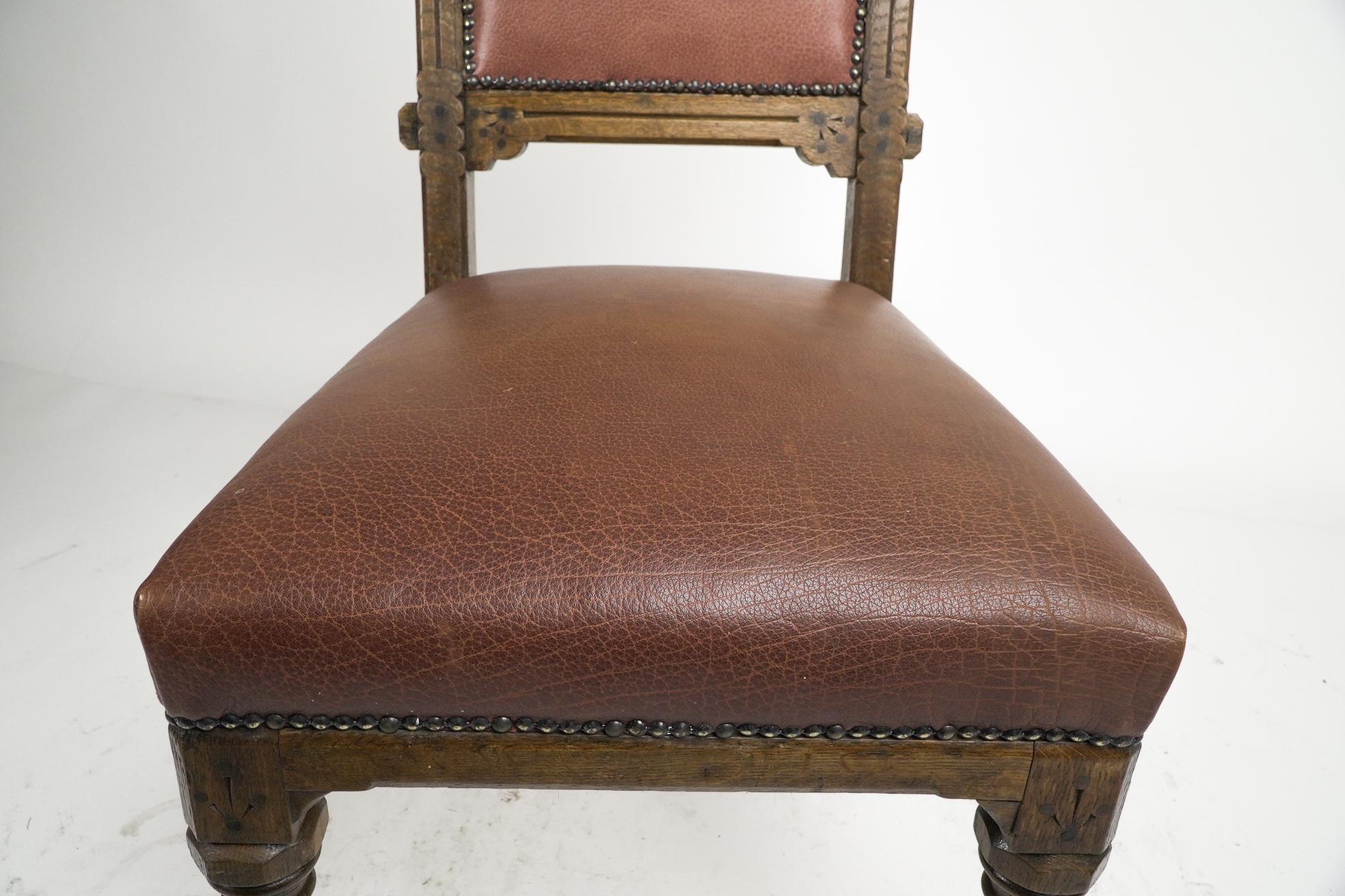 Charles Bevan attributed. A Gothic Revival side chair with scroll carvings For Sale 4