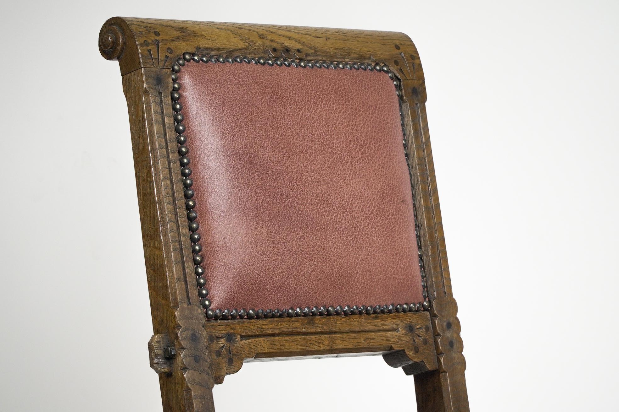 Charles Bevan attributed. A Gothic Revival side chair with scroll carvings In Good Condition For Sale In London, GB