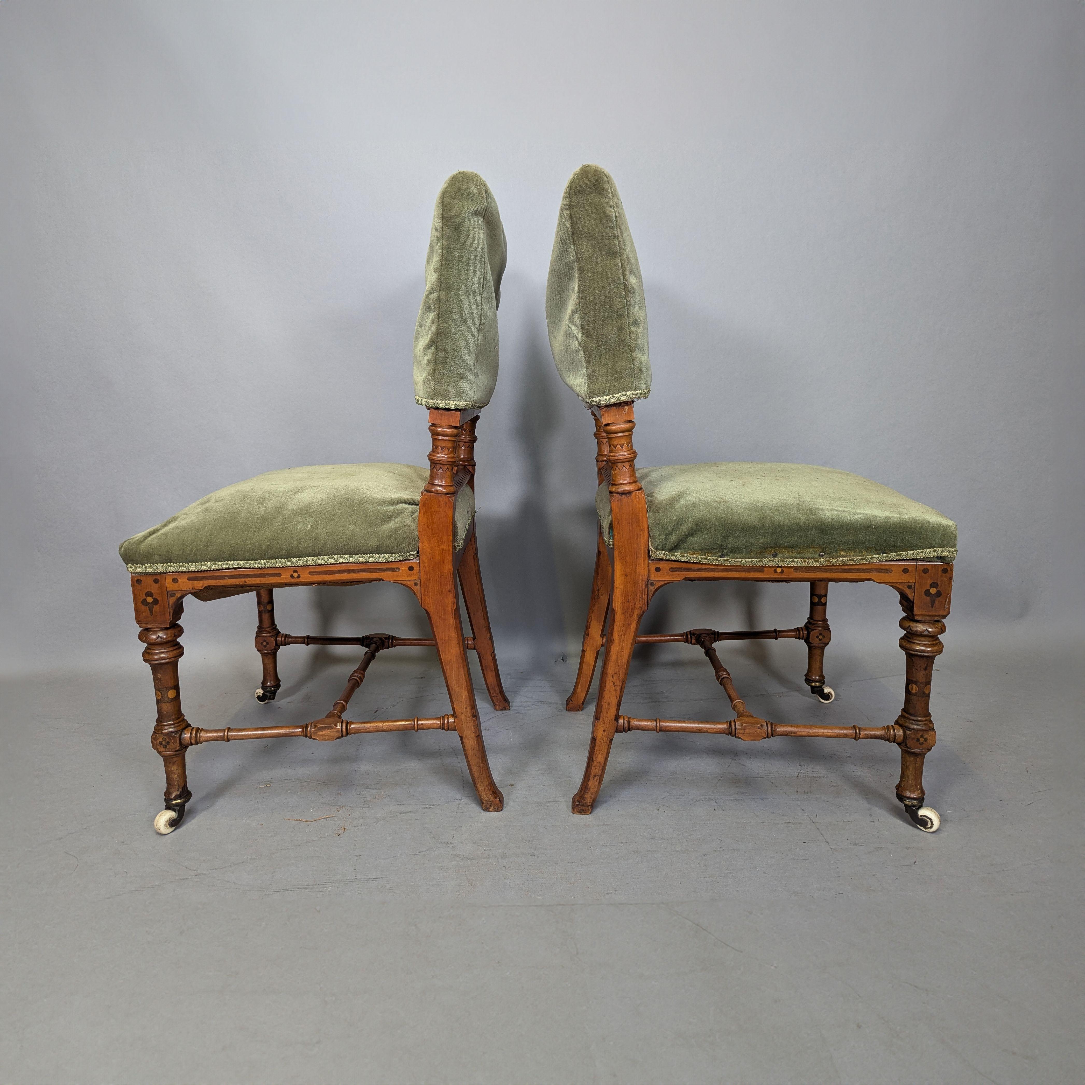 Charles Bevan attributed. A pair of Gothic Revival Oak desk or side chairs In Good Condition For Sale In London, GB