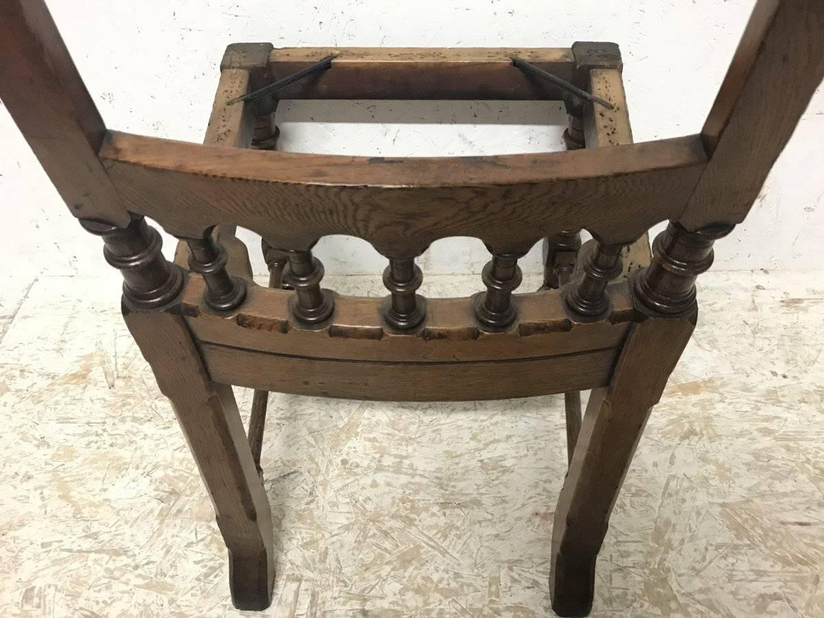 Charles Bevan zugeschrieben, Schreibtisch oder Beistellstuhl aus Eiche im Stil der Neogotik (Handgefertigt) im Angebot