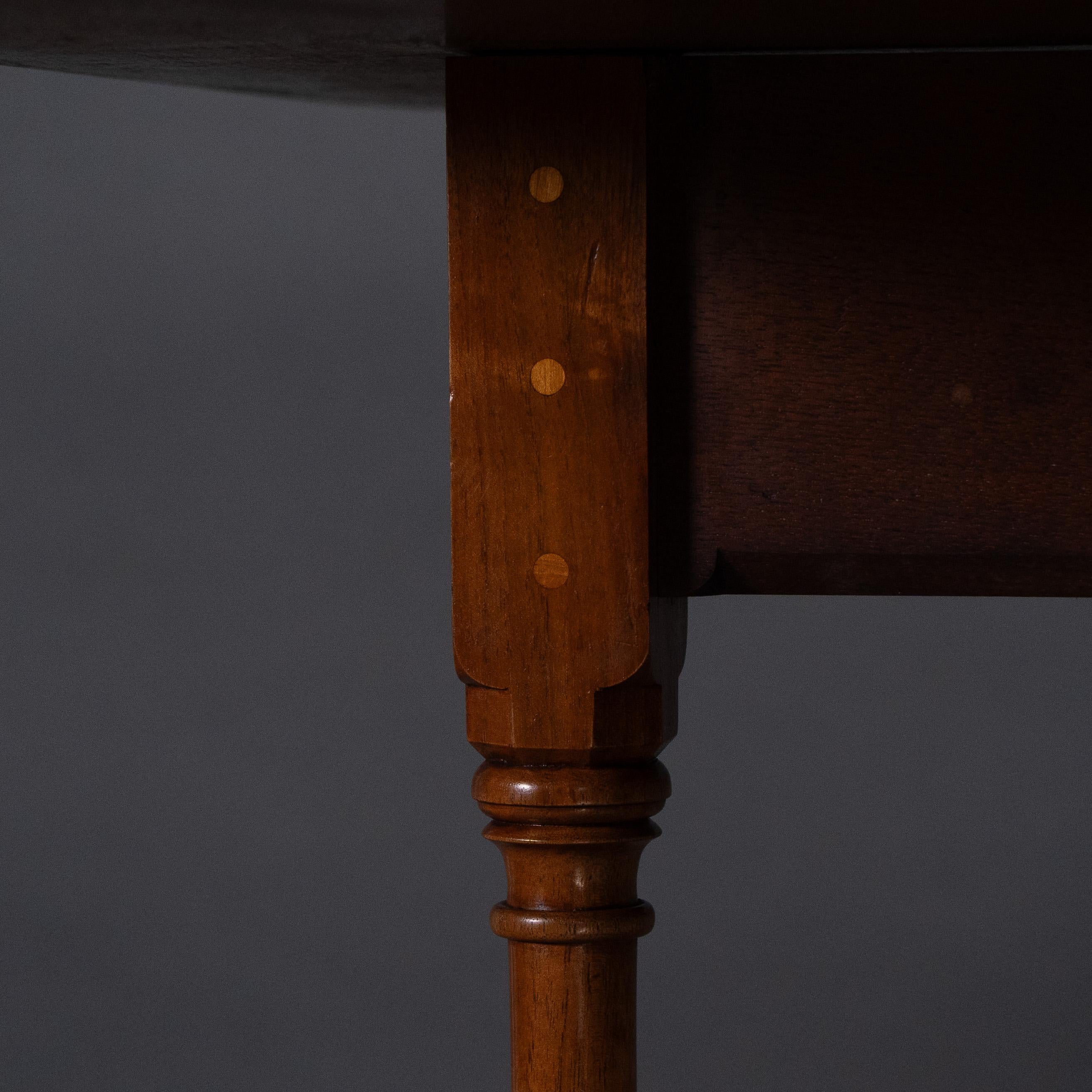 Charles Bevan pour Marsh & Jones. Table Sutherland en ronce de noyer de style Revive gothique en vente 7